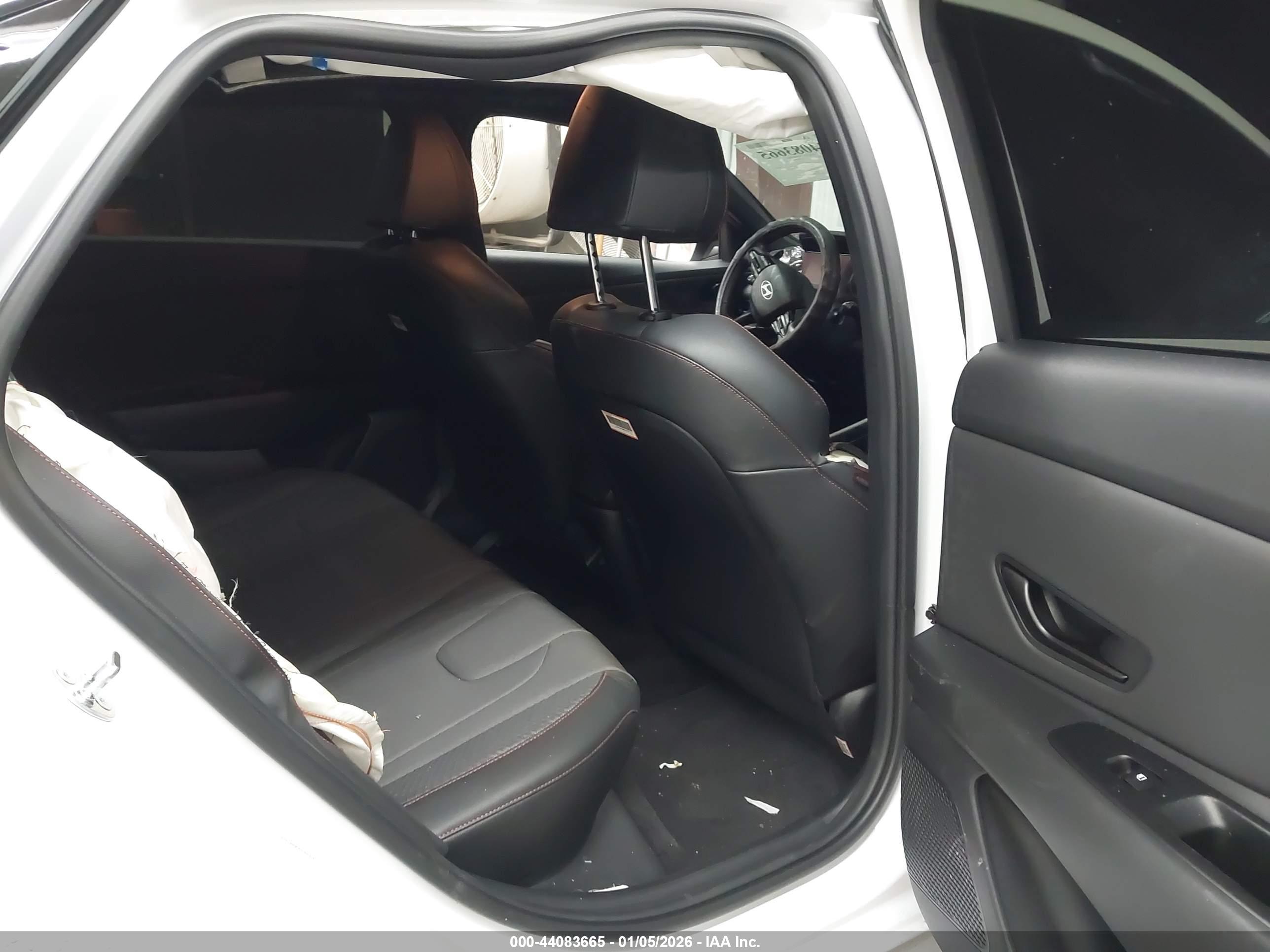 HYUNDAI ELANTRA image 8