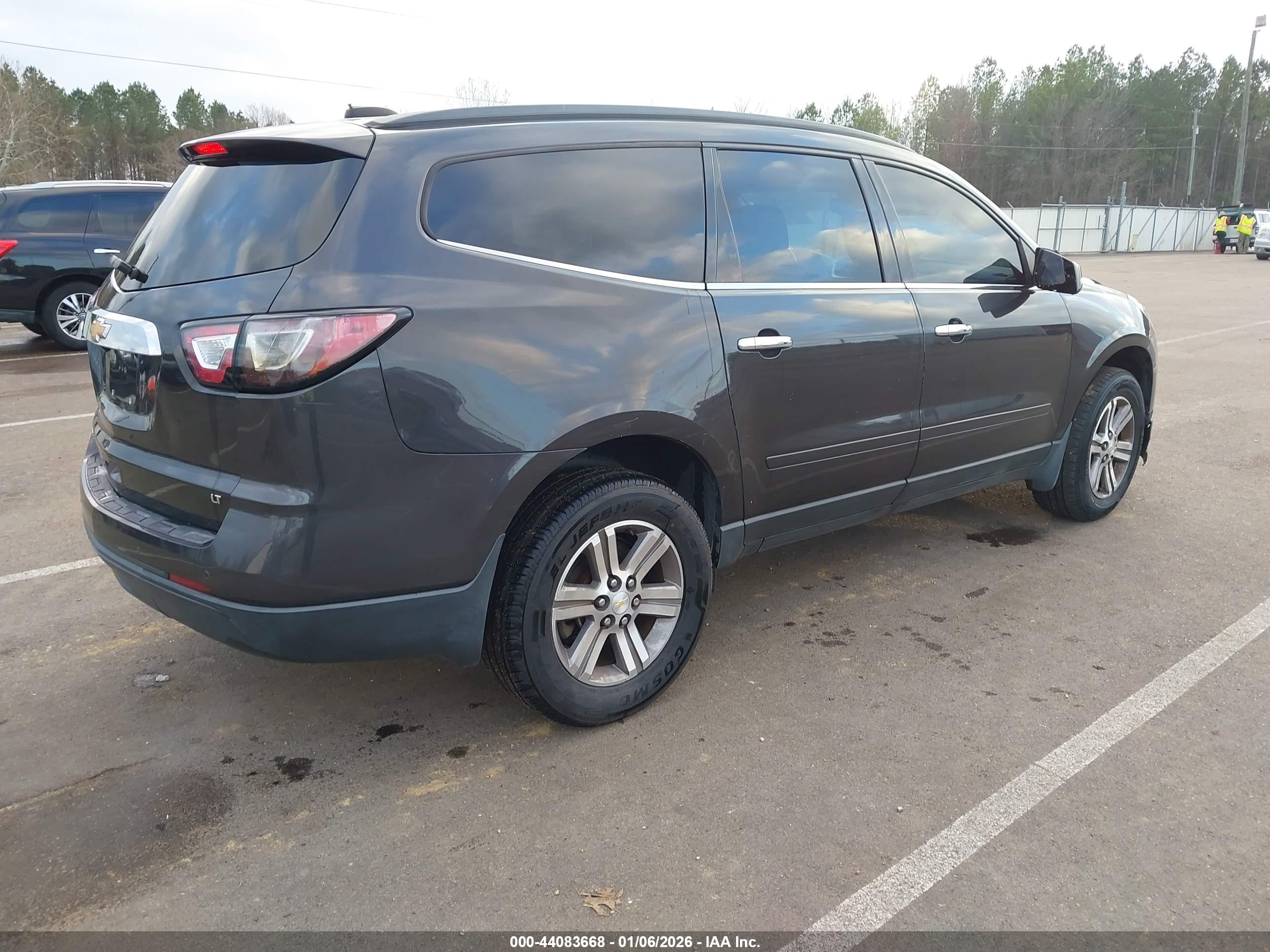 CHEVROLET TRAVERSE image 4