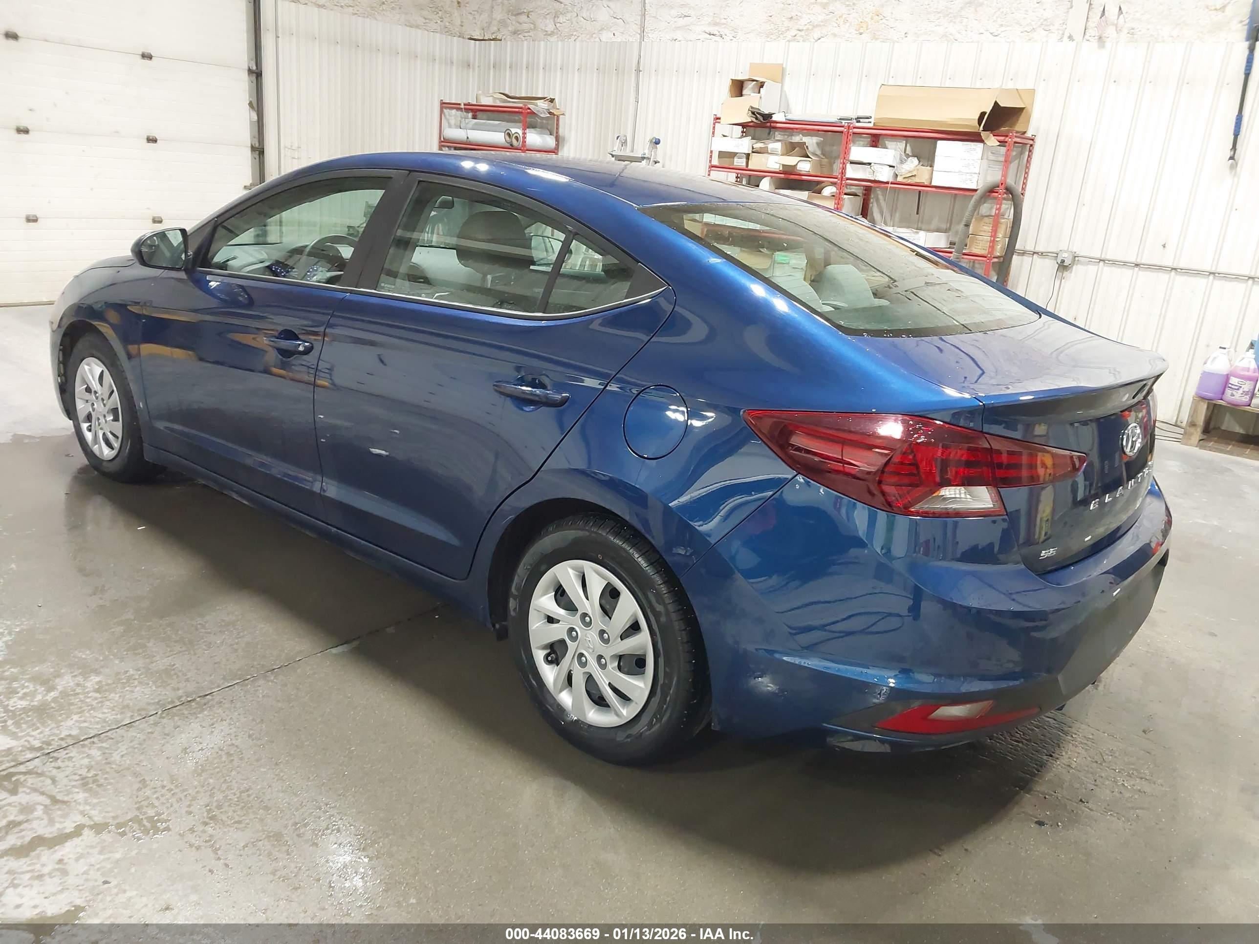 HYUNDAI ELANTRA image 3