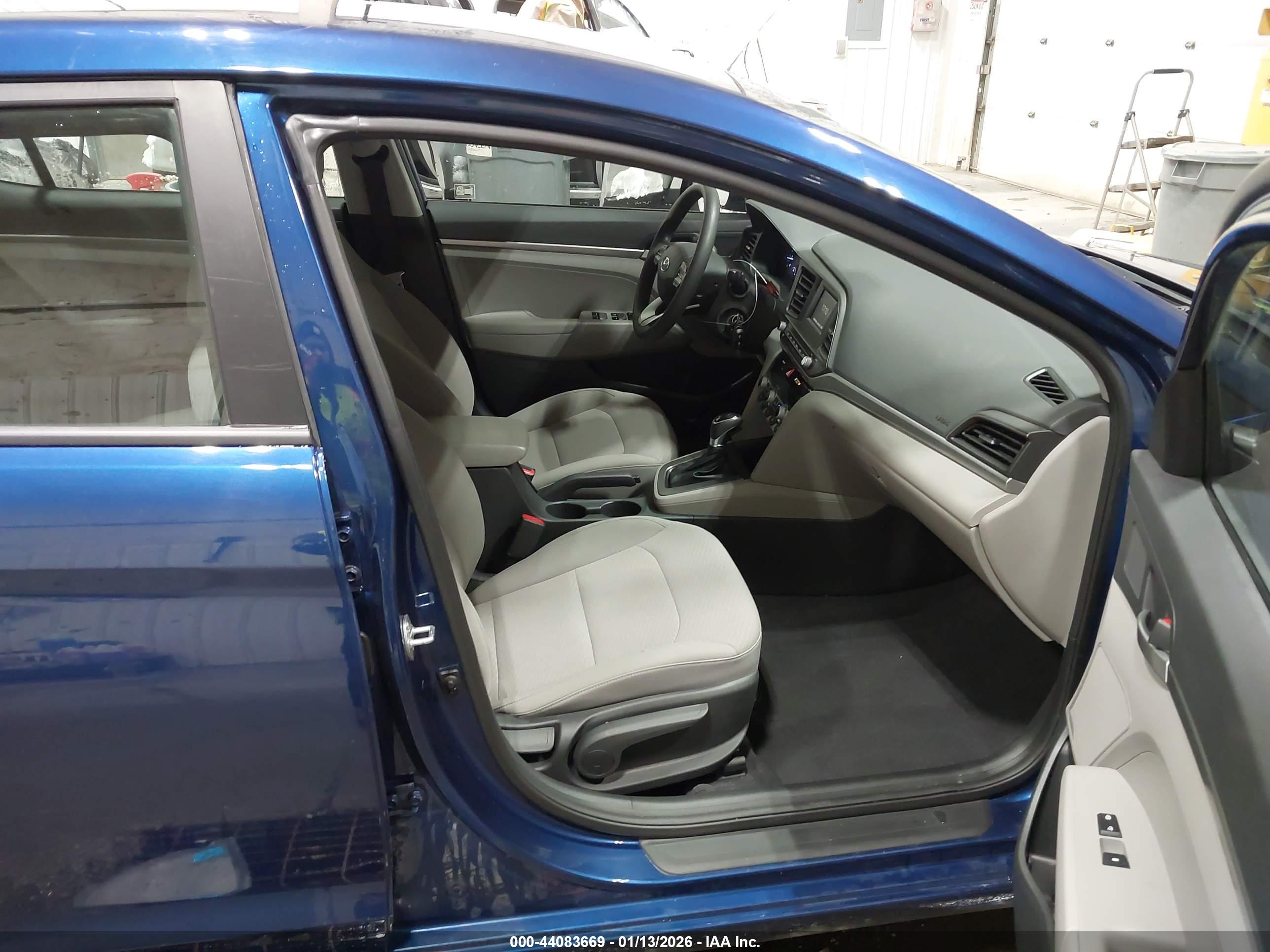 HYUNDAI ELANTRA image 5