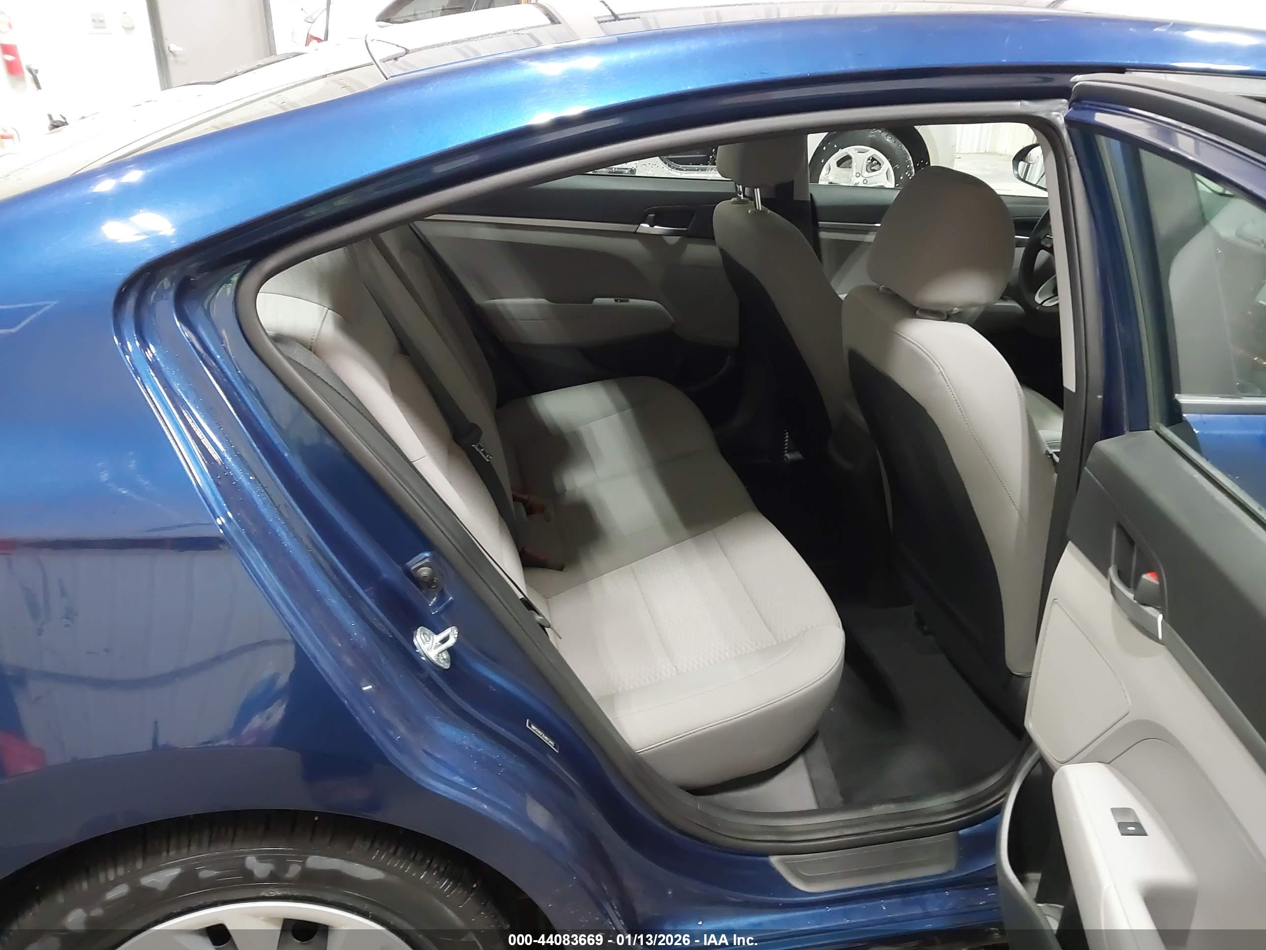 HYUNDAI ELANTRA image 8