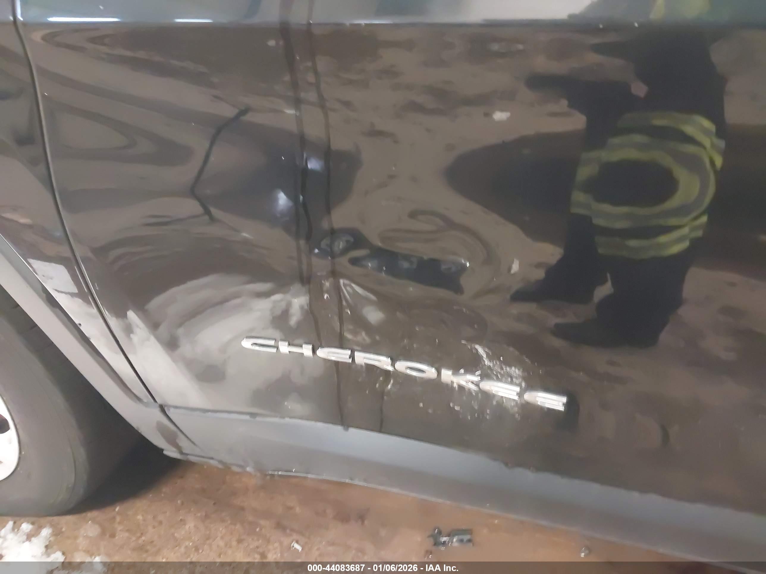 JEEP CHEROKEE image 6