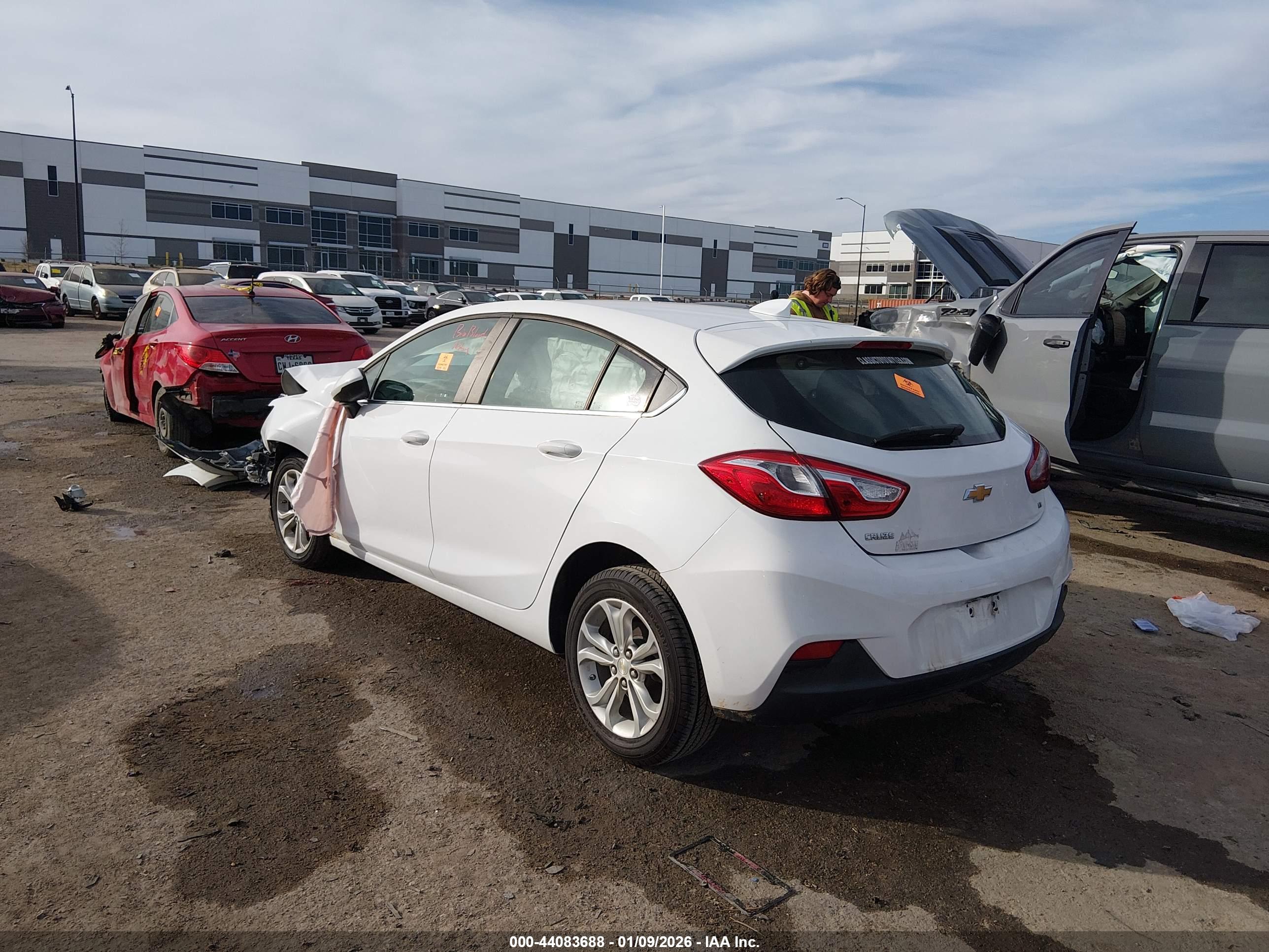 CHEVROLET CRUZE image 3