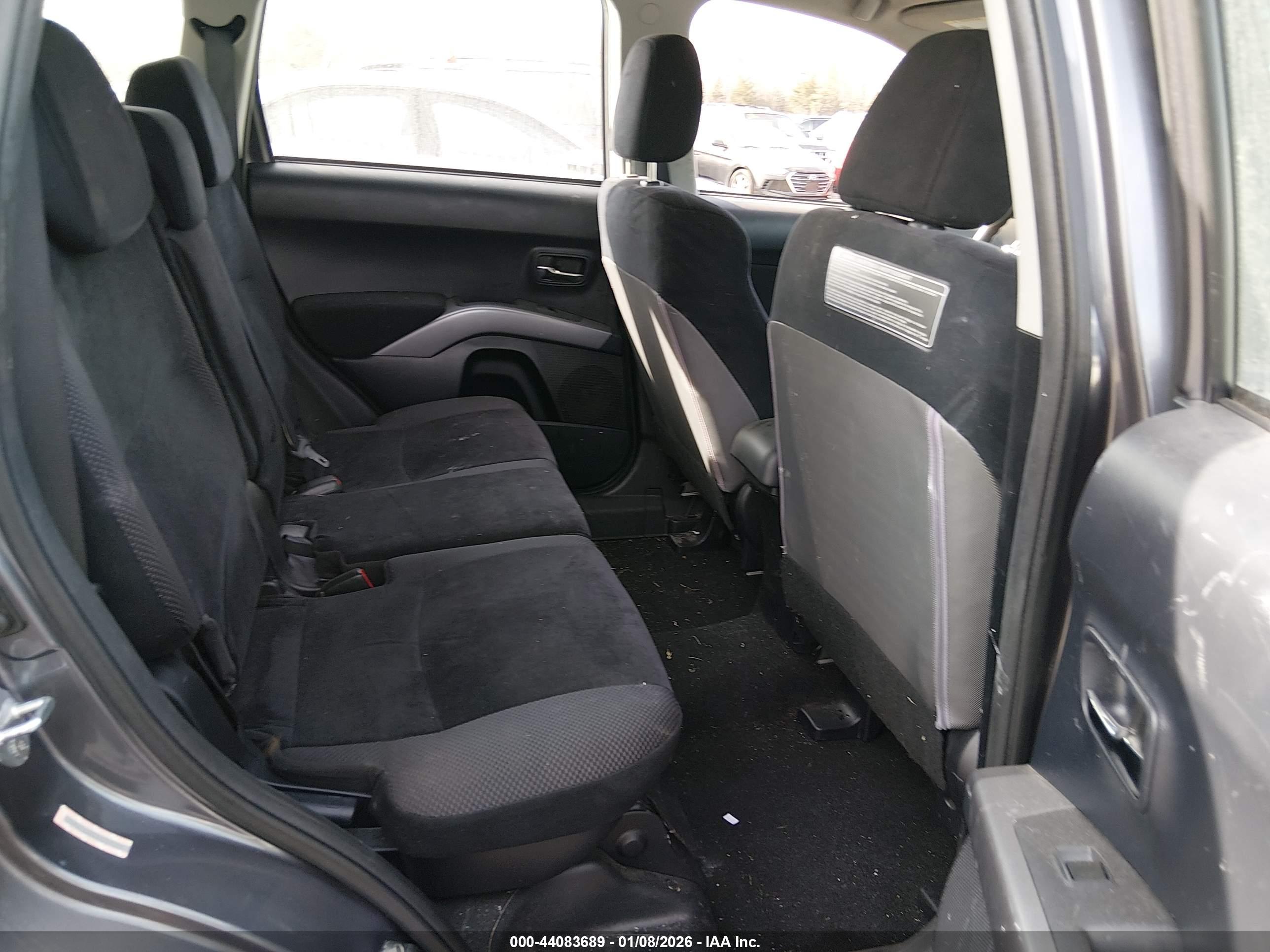 MITSUBISHI OUTLANDER image 8