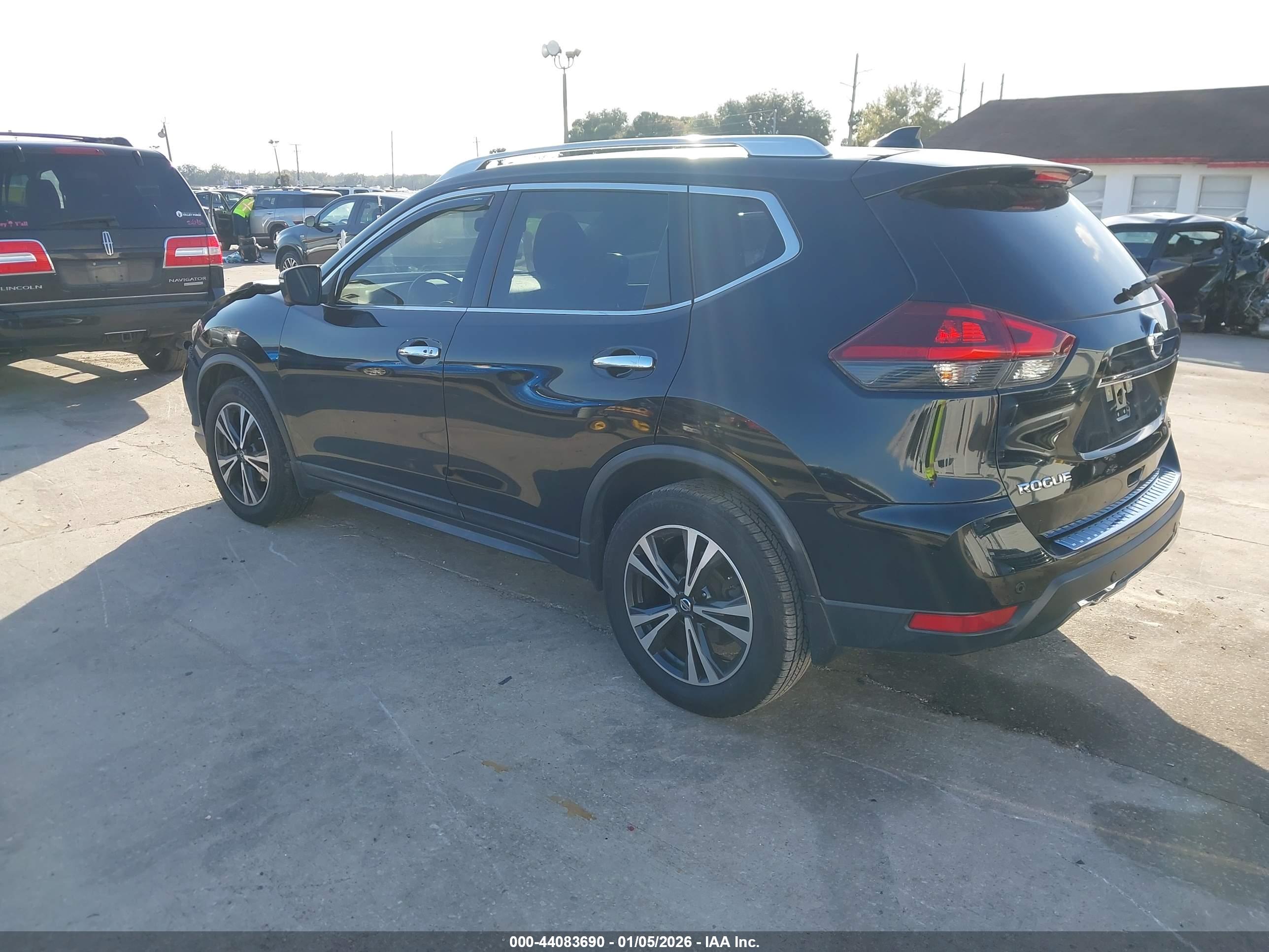 NISSAN ROGUE image 3