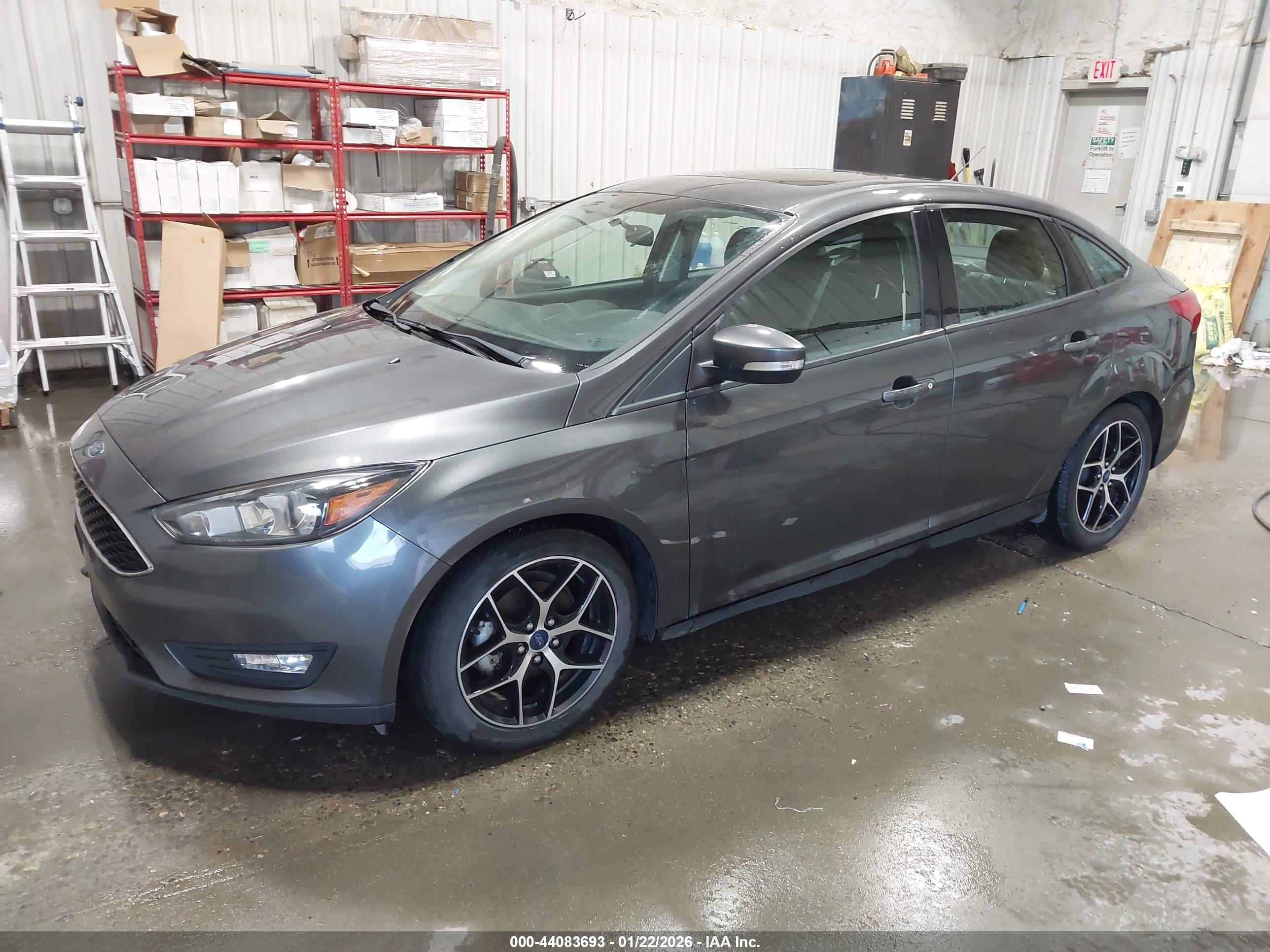 FORD FOCUS image 2