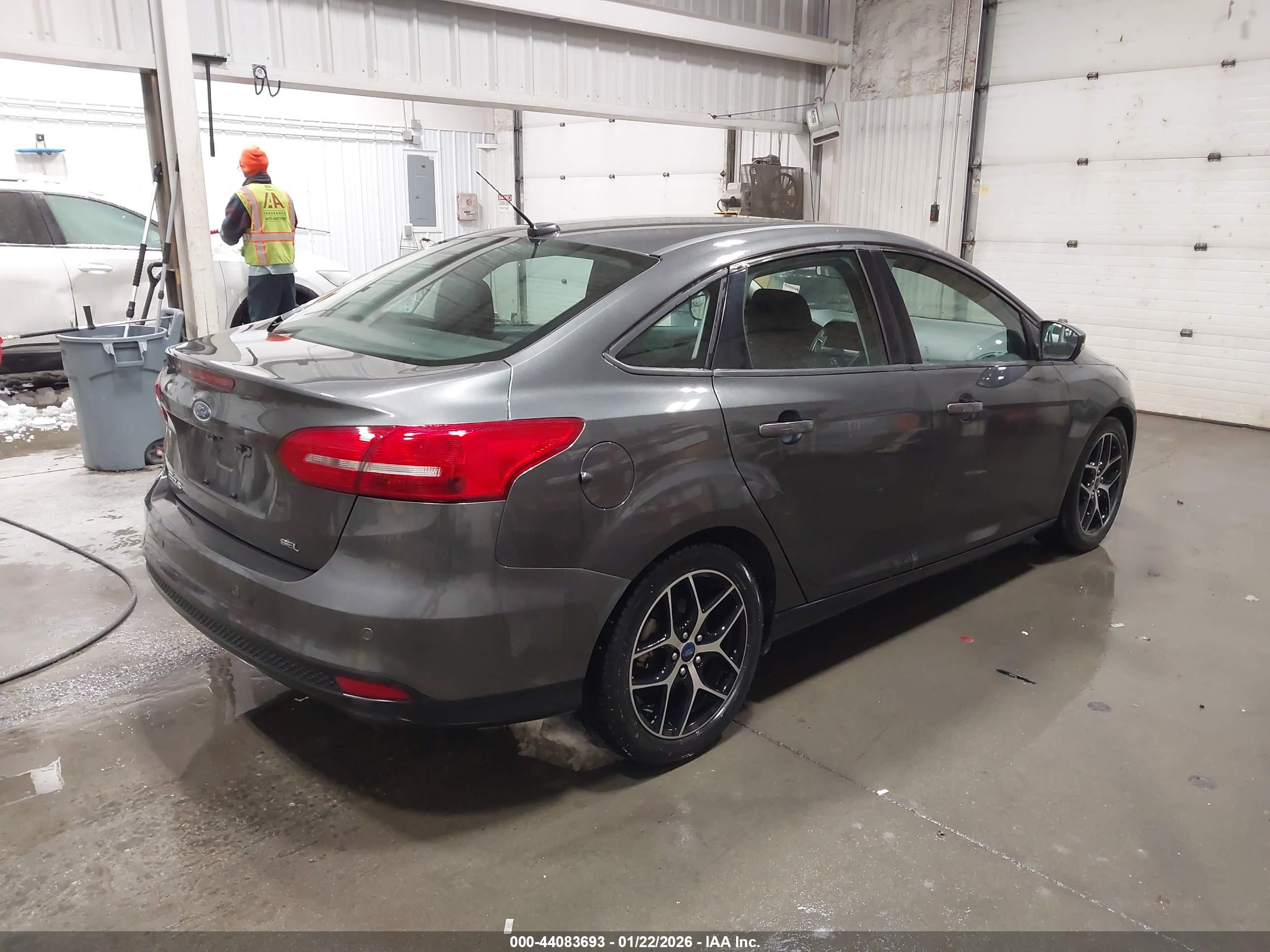 FORD FOCUS image 4