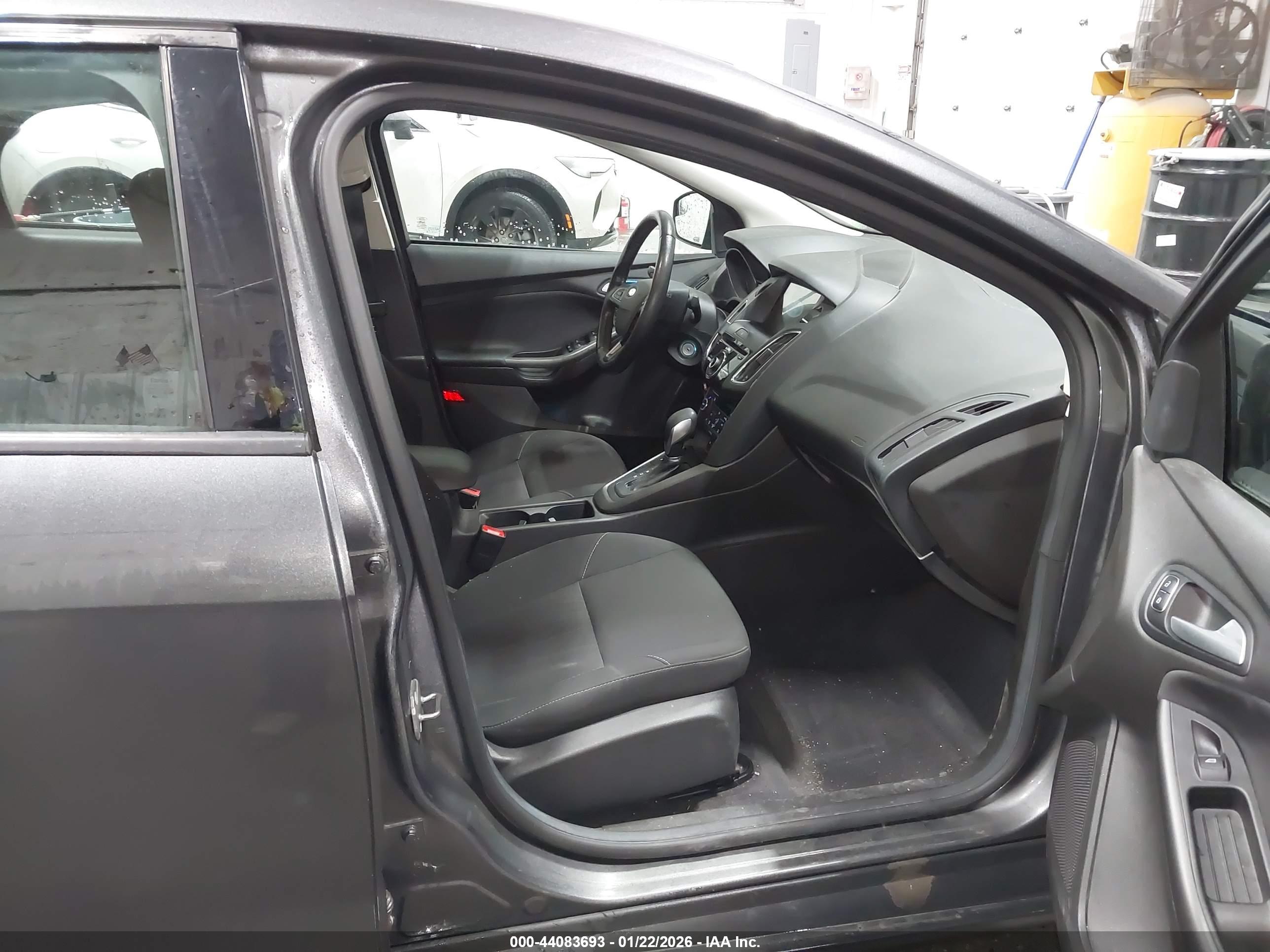 FORD FOCUS image 5