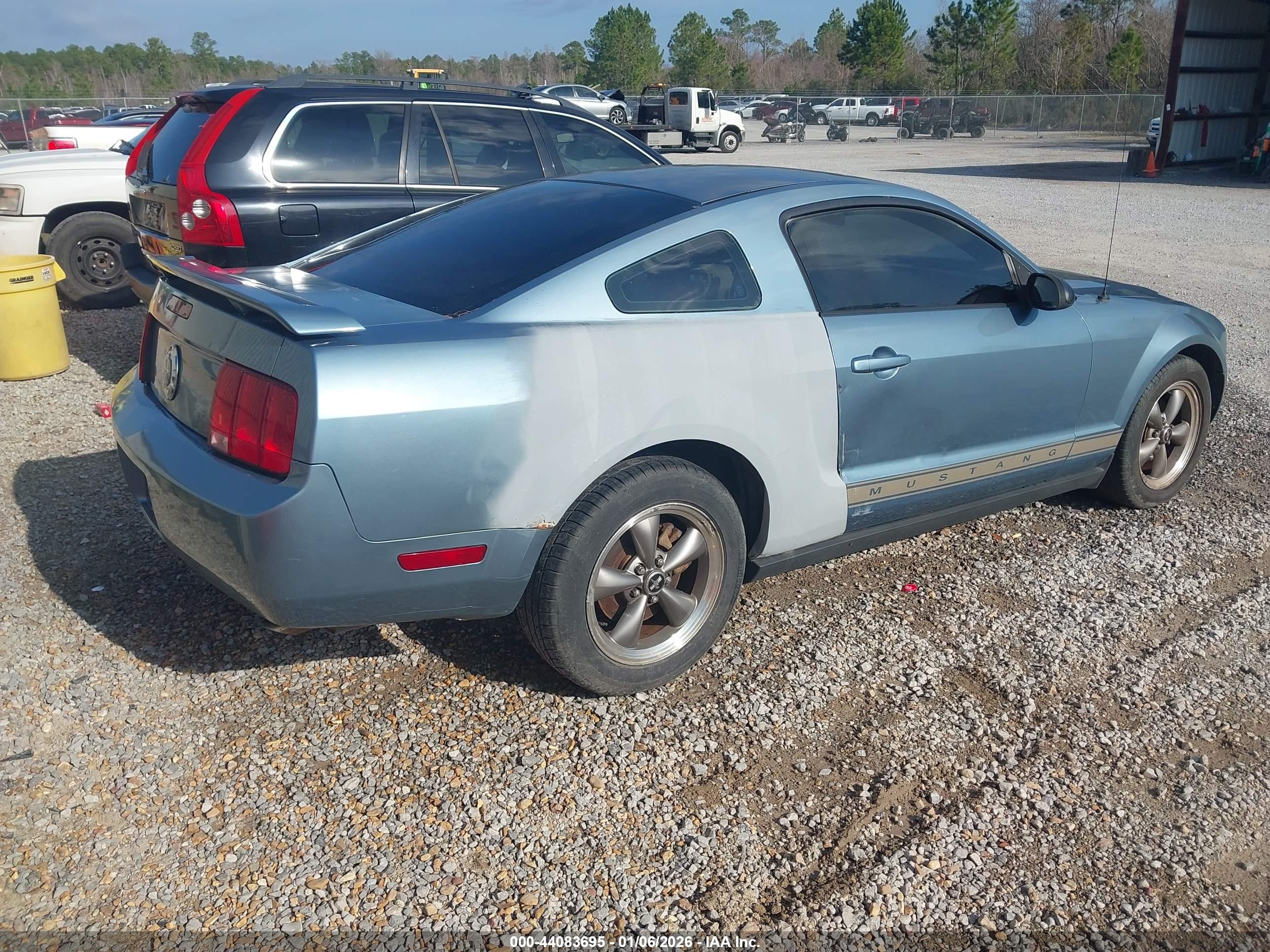 FORD MUSTANG image 4