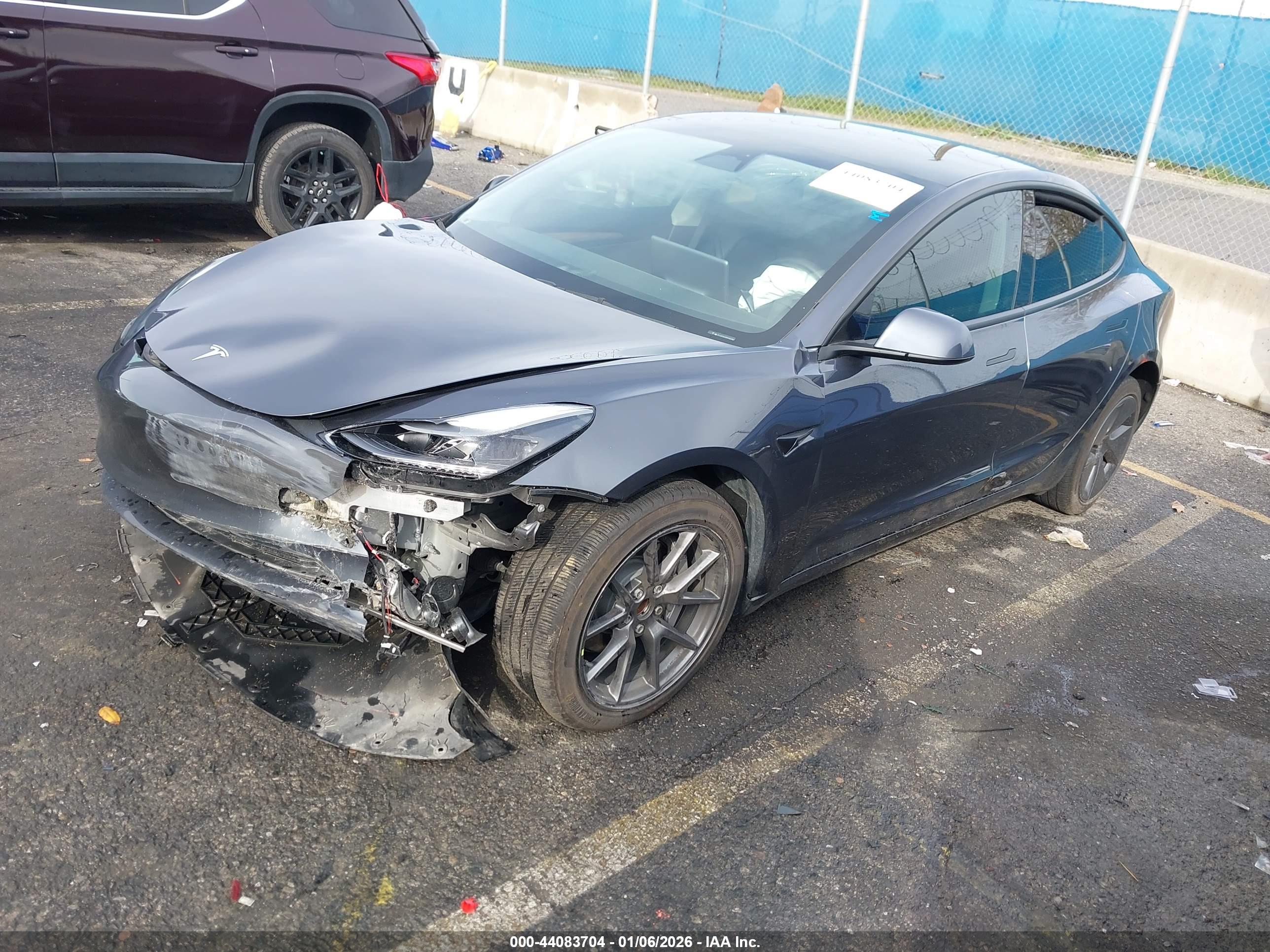 TESLA MODEL image 2