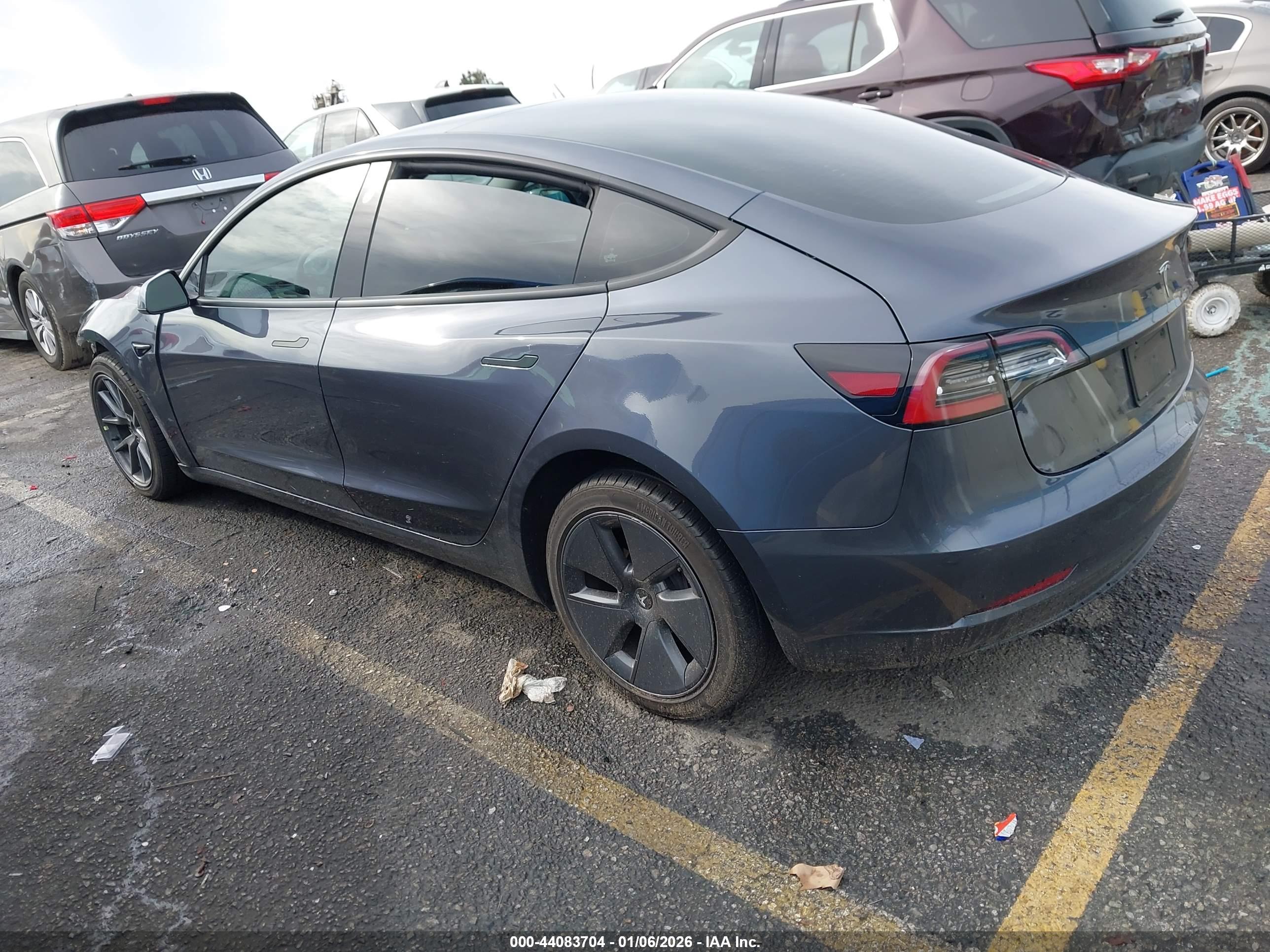 TESLA MODEL image 3