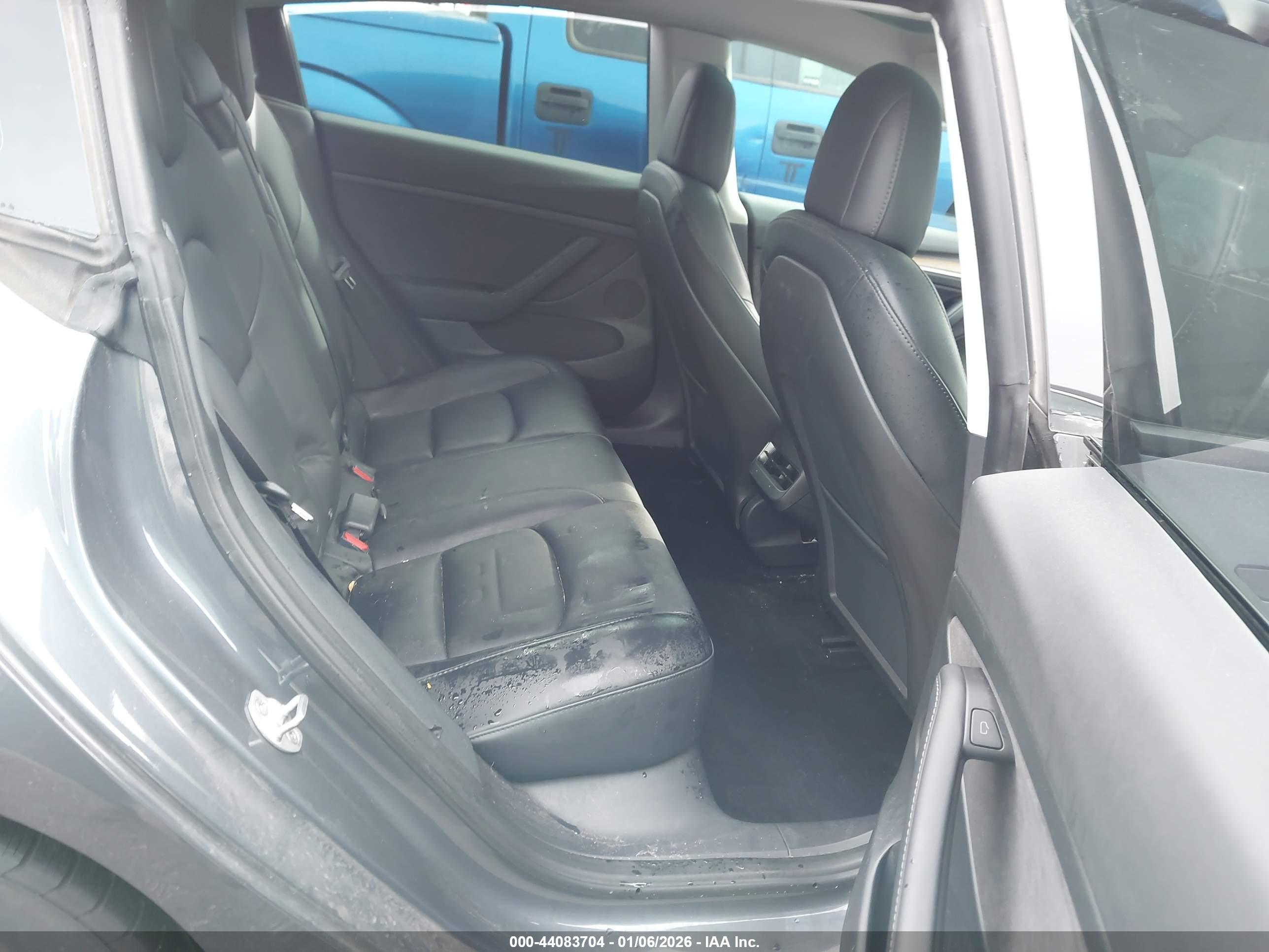 TESLA MODEL image 8
