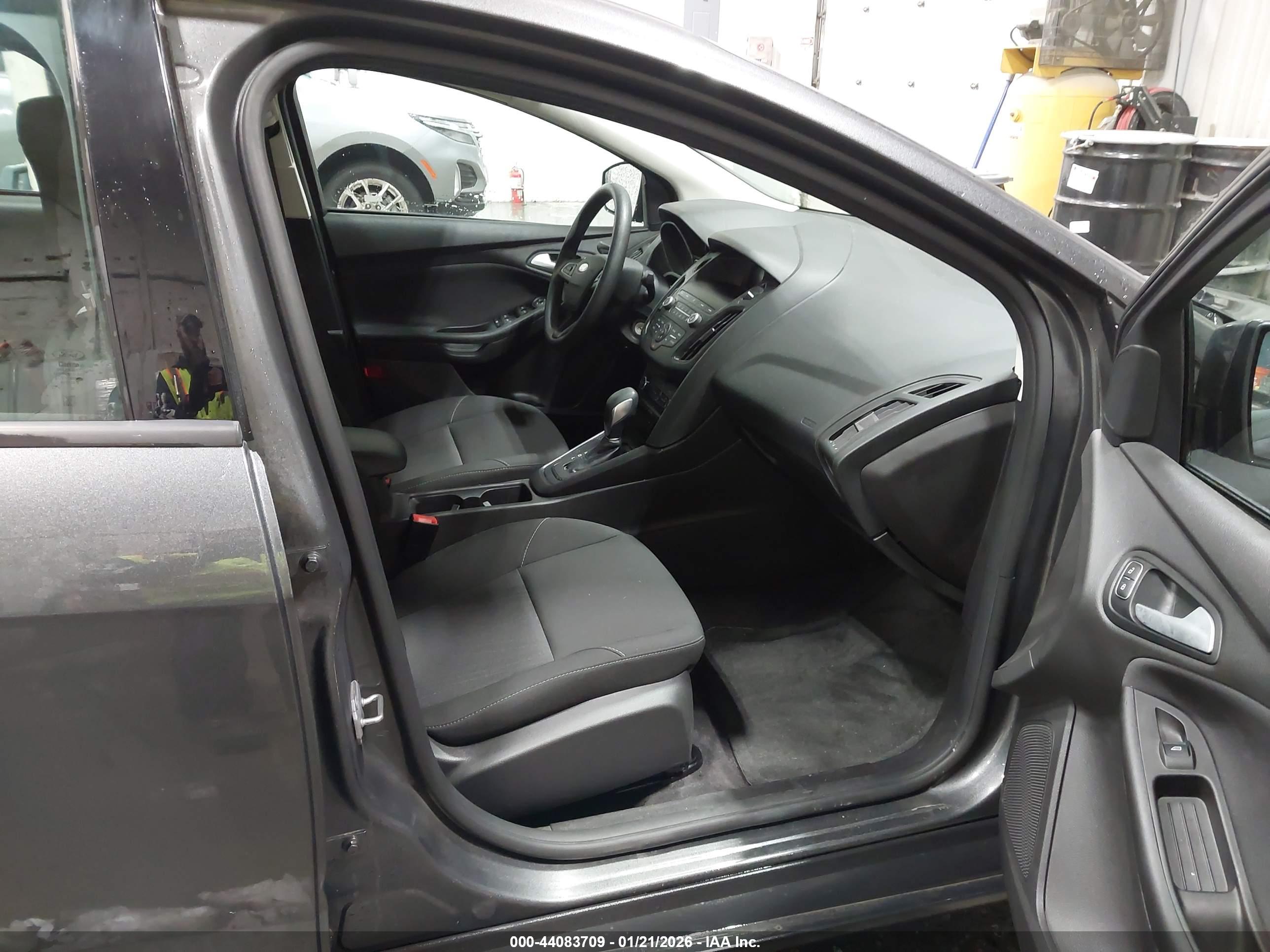 FORD FOCUS image 5