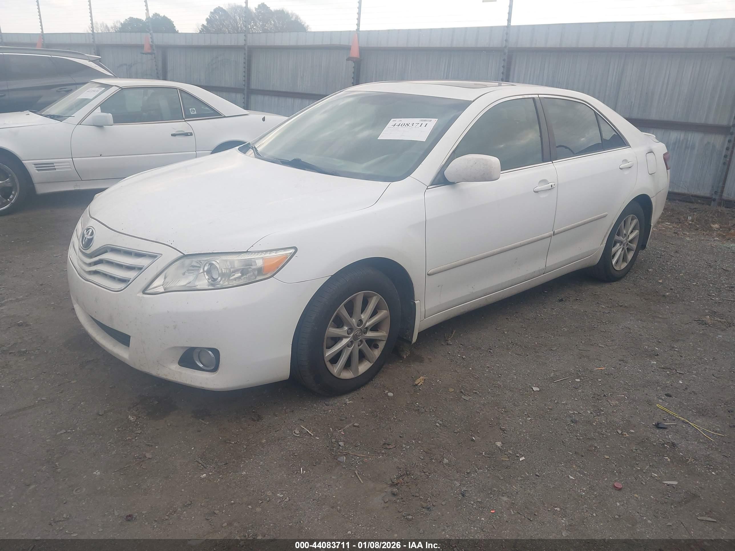 TOYOTA CAMRY image 2