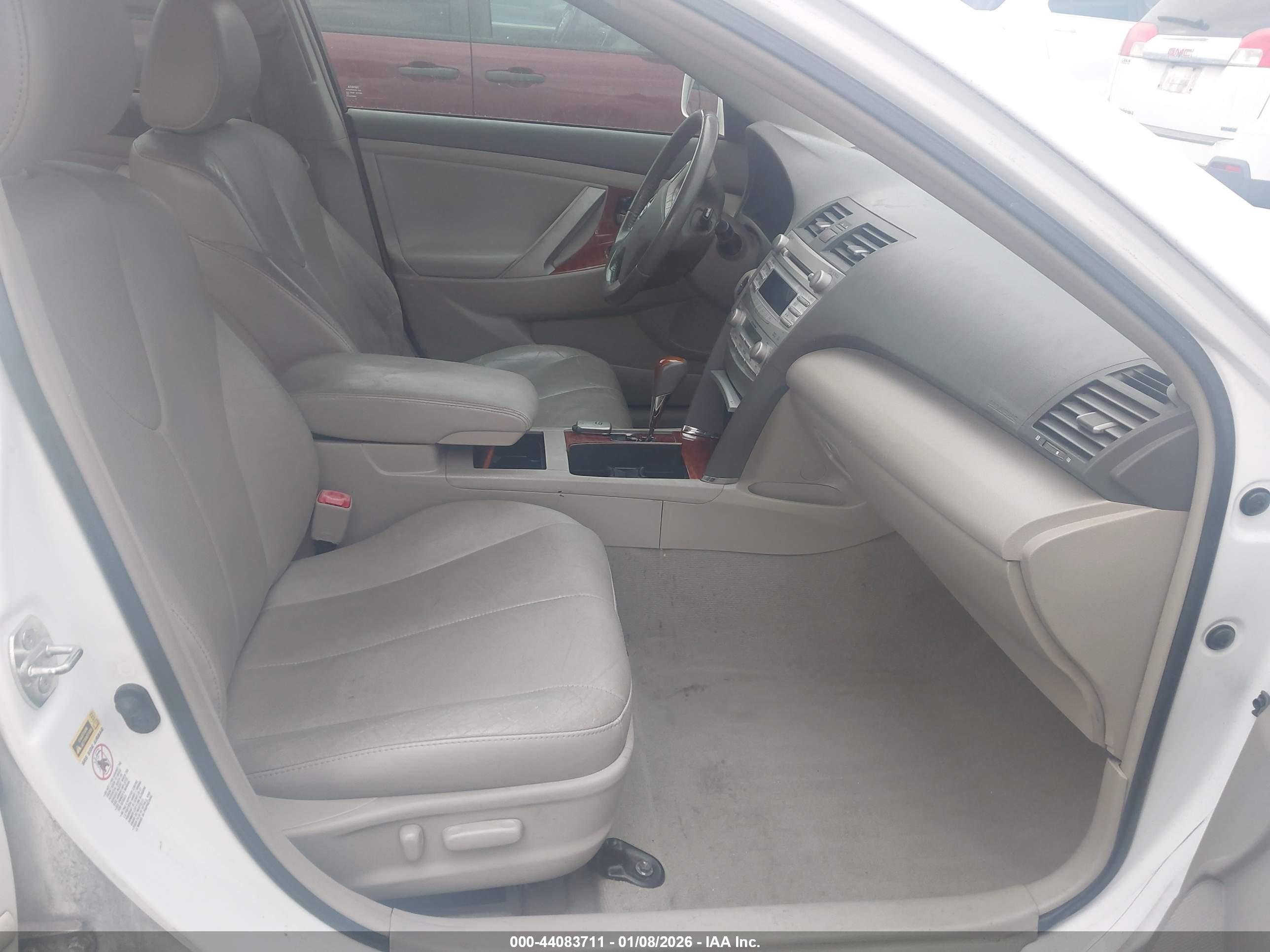 TOYOTA CAMRY image 5