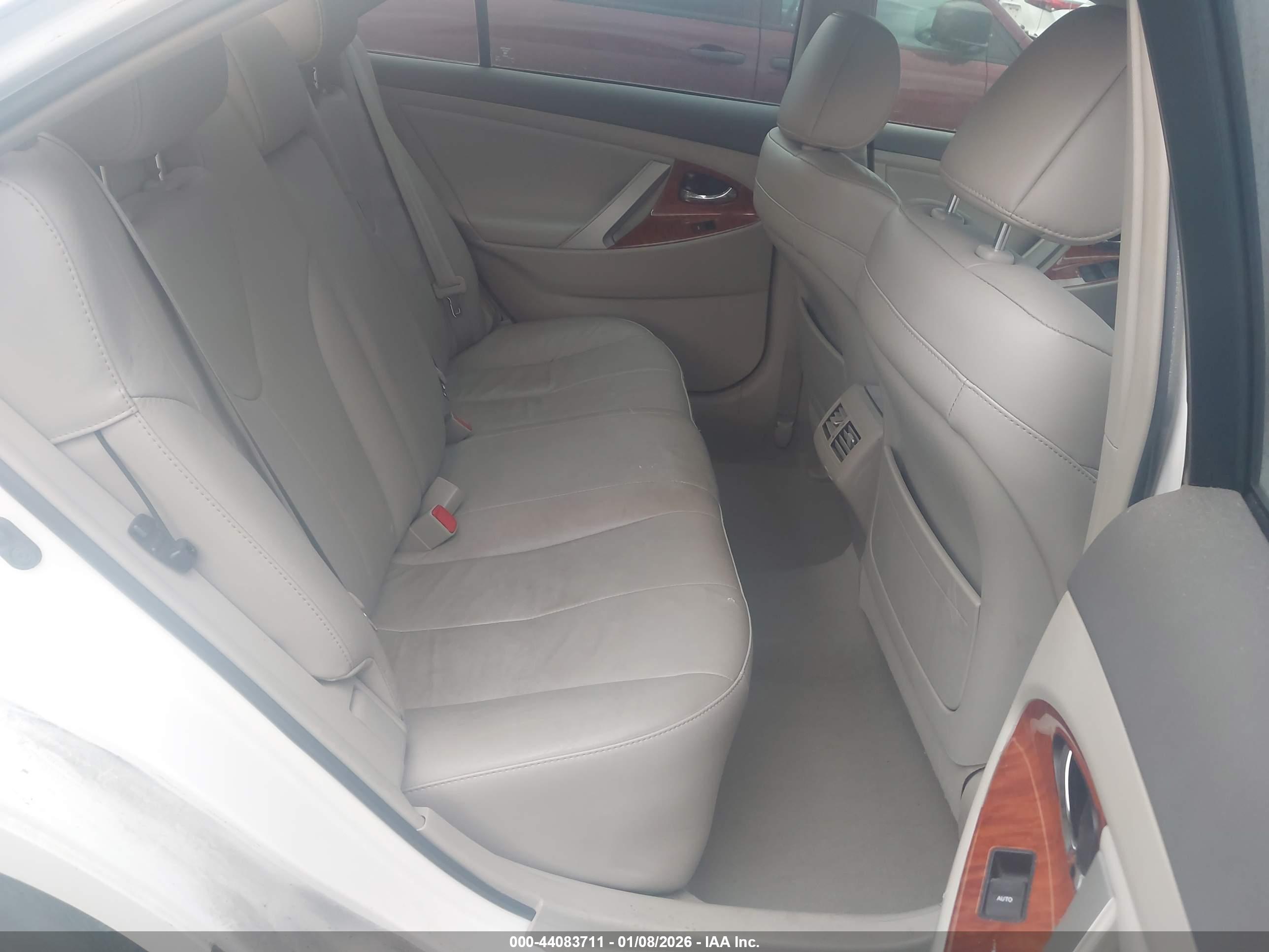 TOYOTA CAMRY image 8