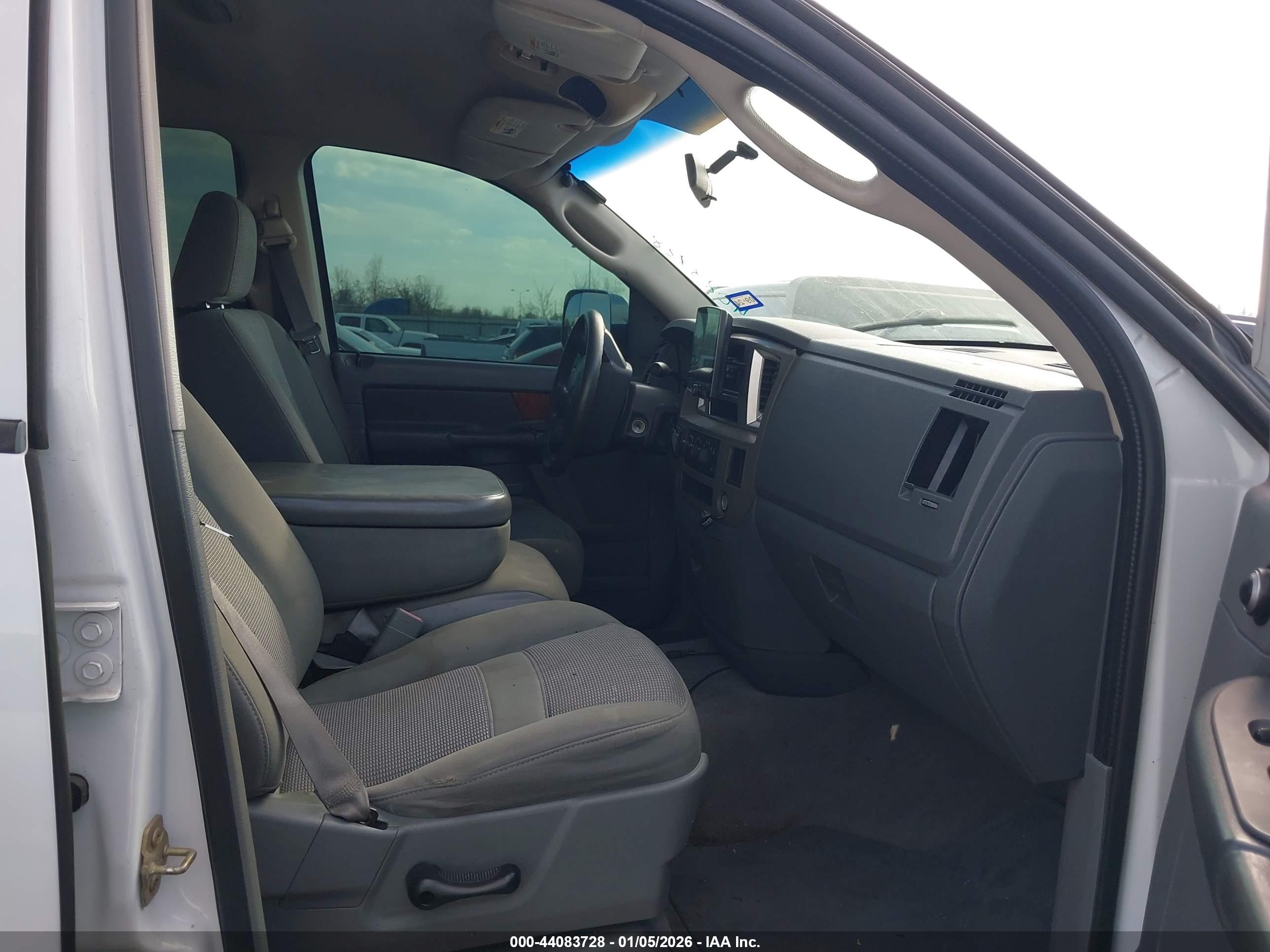 DODGE RAM image 5
