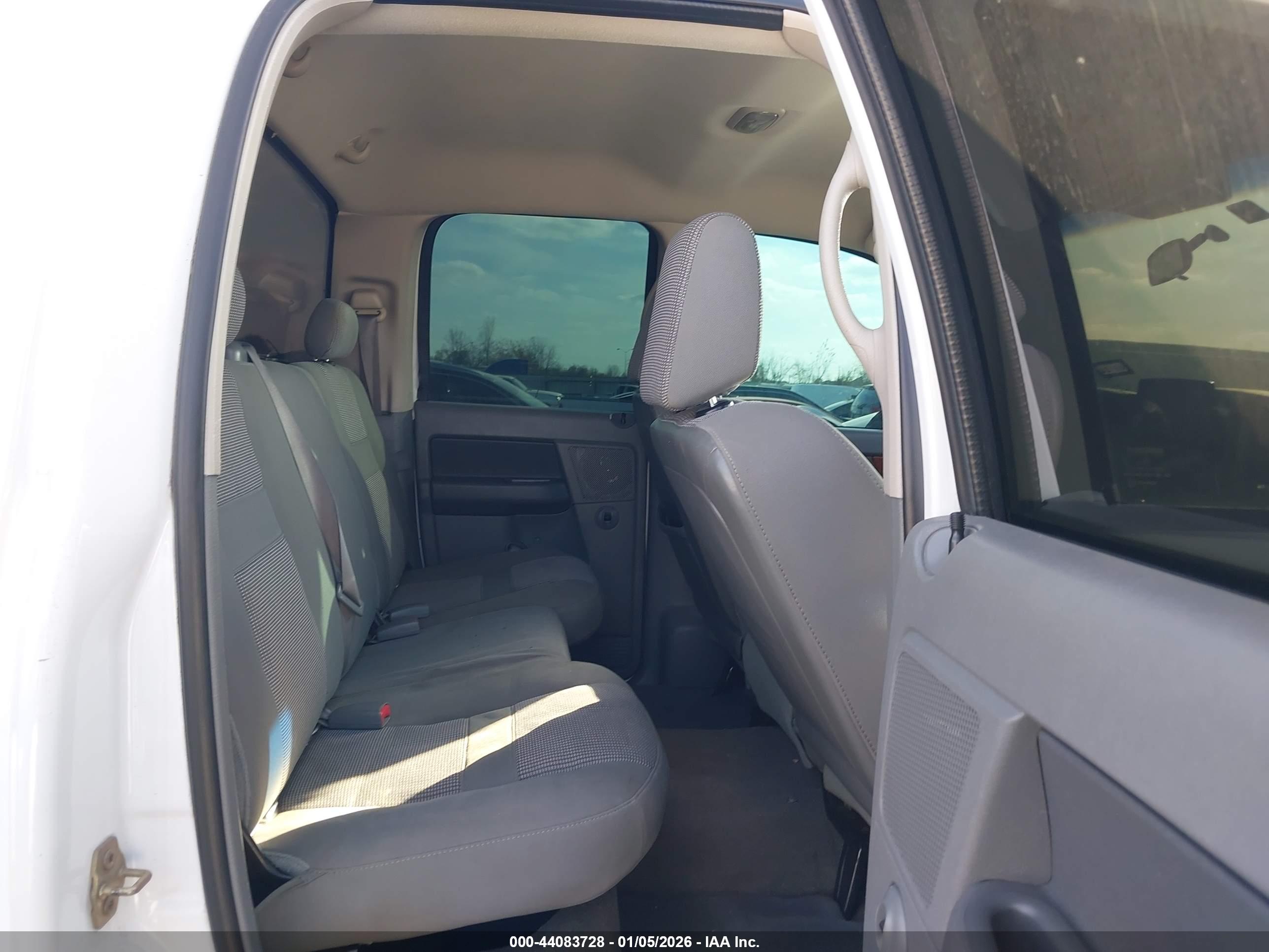 DODGE RAM image 8