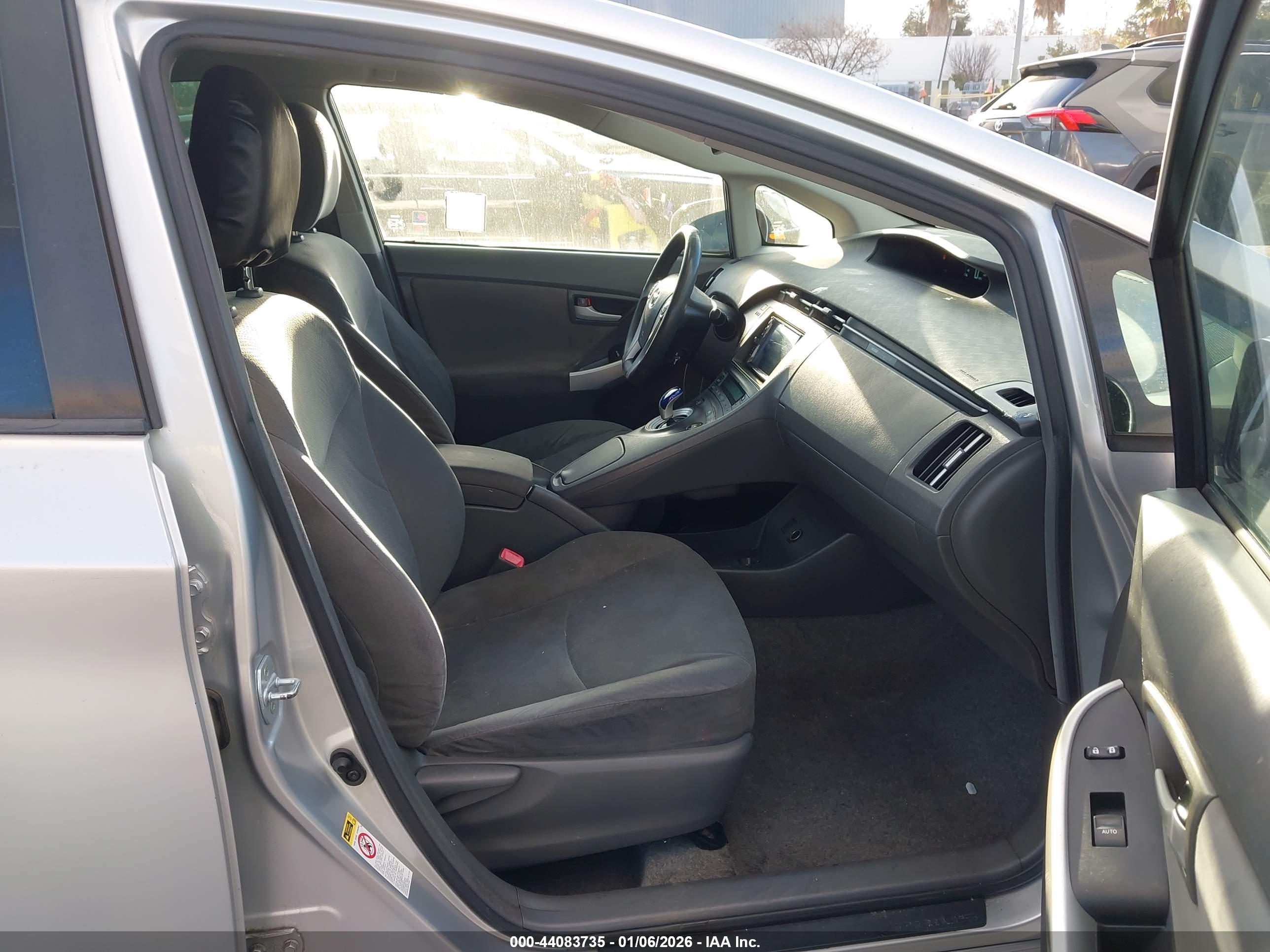 TOYOTA PRIUS image 5