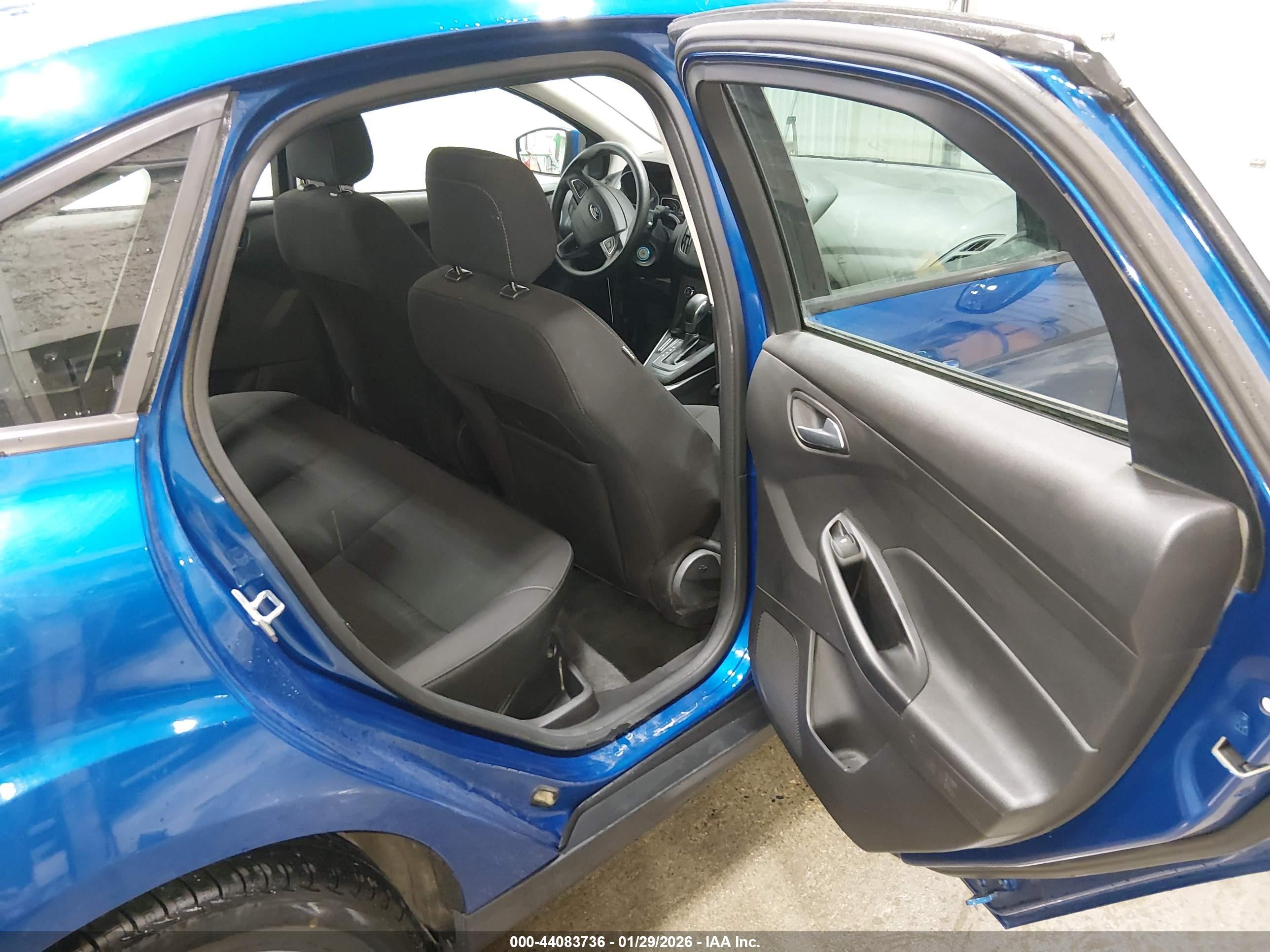 FORD FOCUS image 8