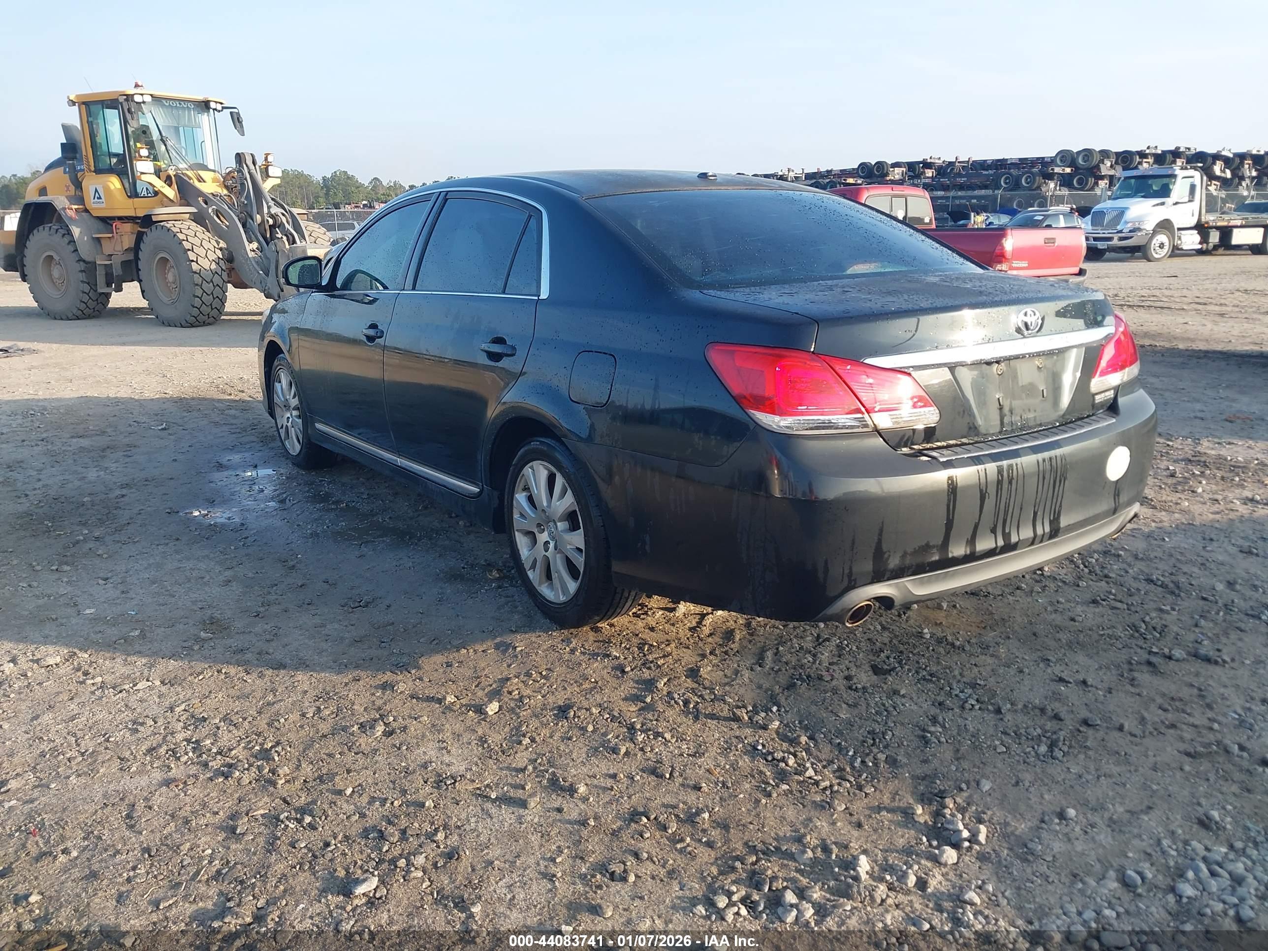 TOYOTA AVALON image 3