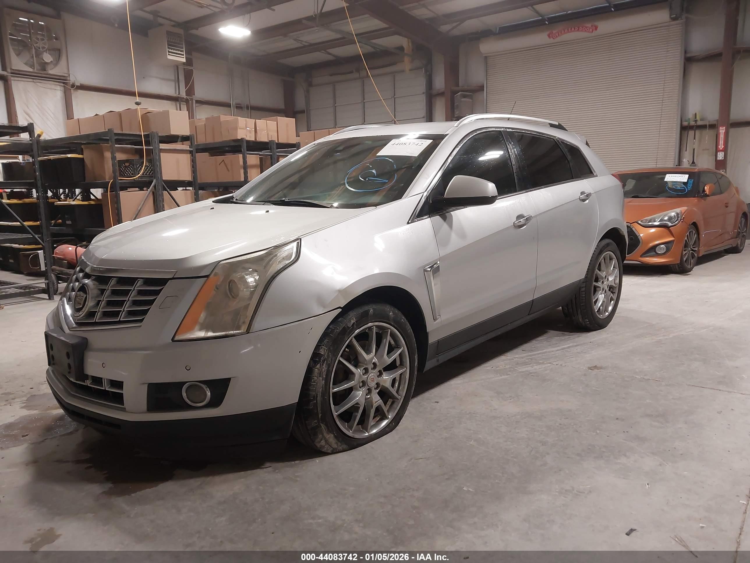 CADILLAC SRX image 2