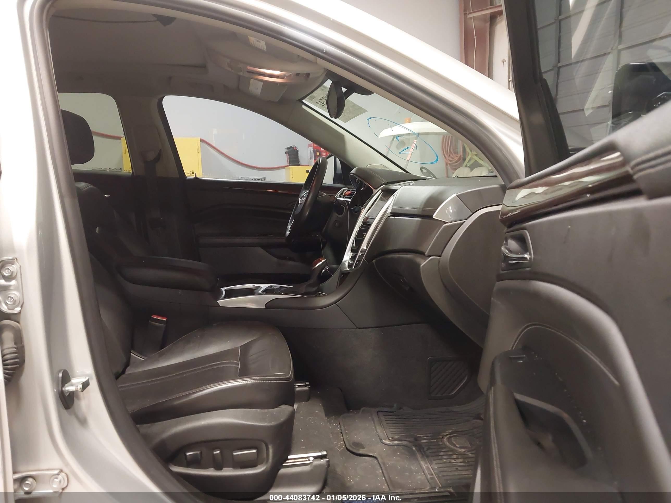 CADILLAC SRX image 5