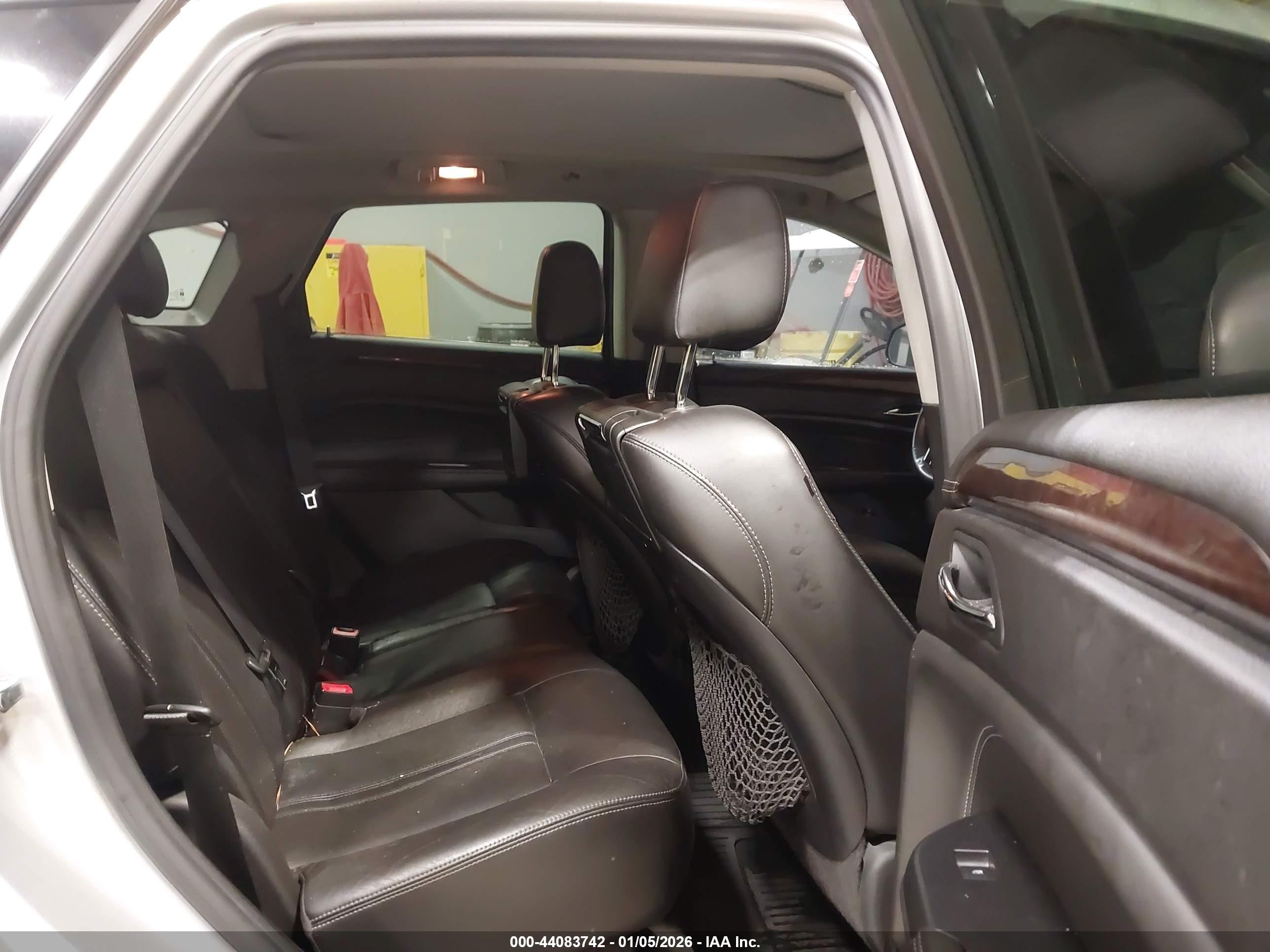 CADILLAC SRX image 8