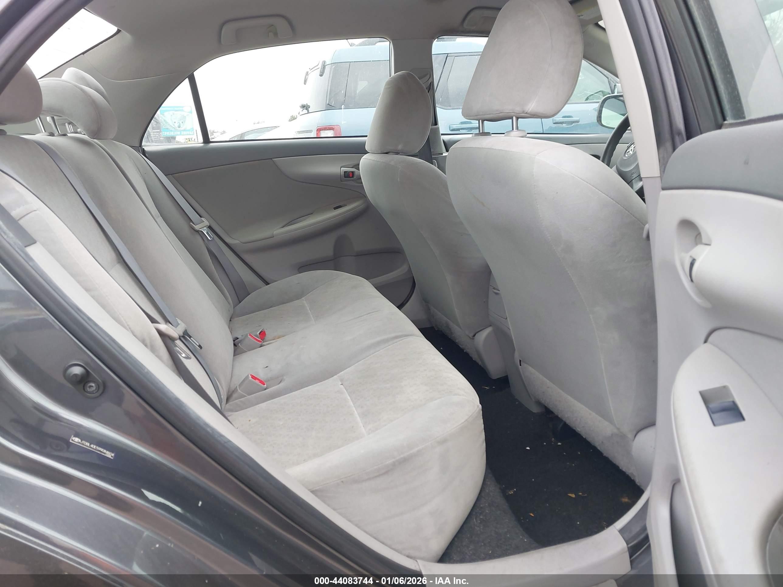 TOYOTA COROLLA image 8