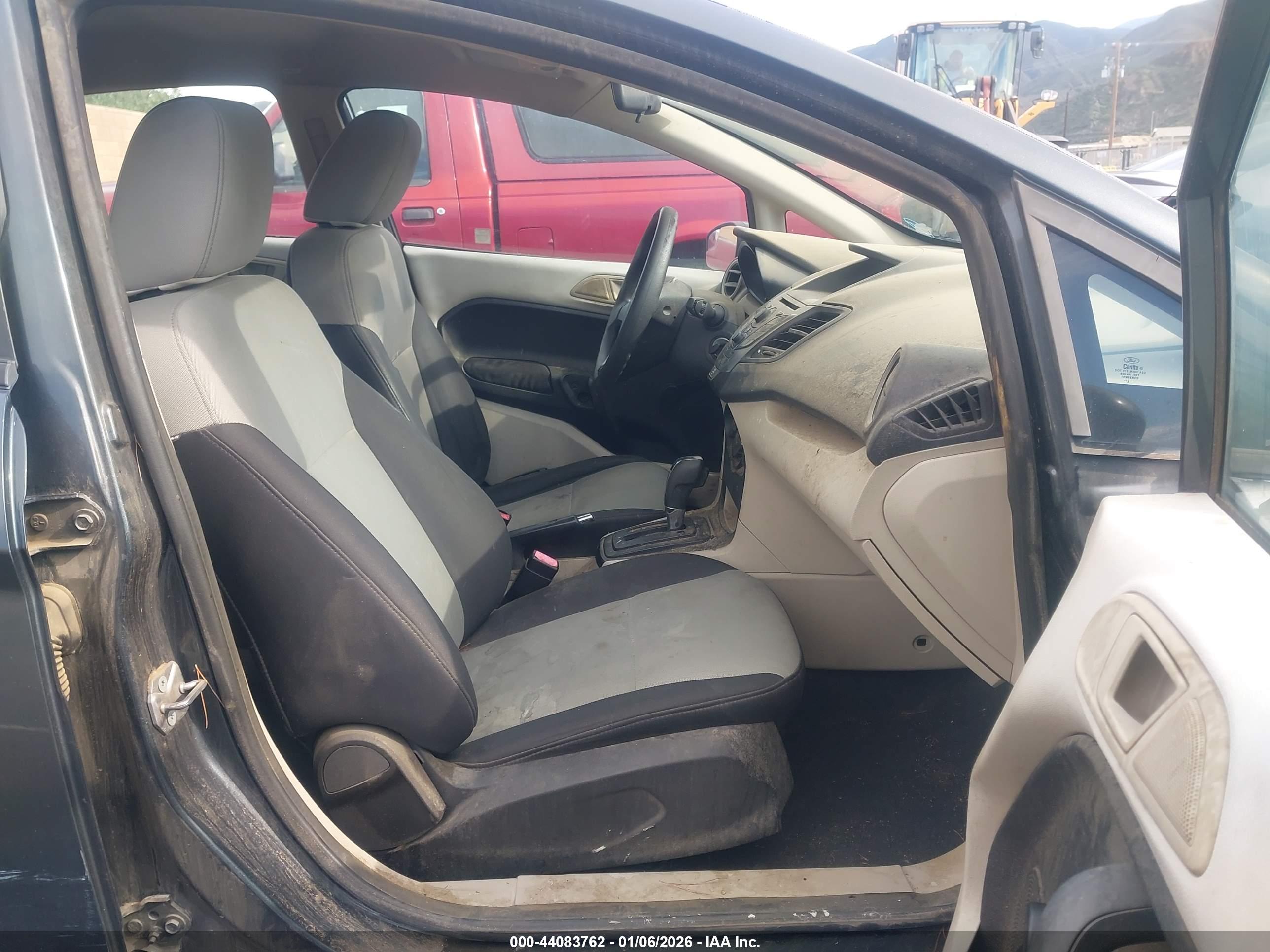 FORD FIESTA image 5