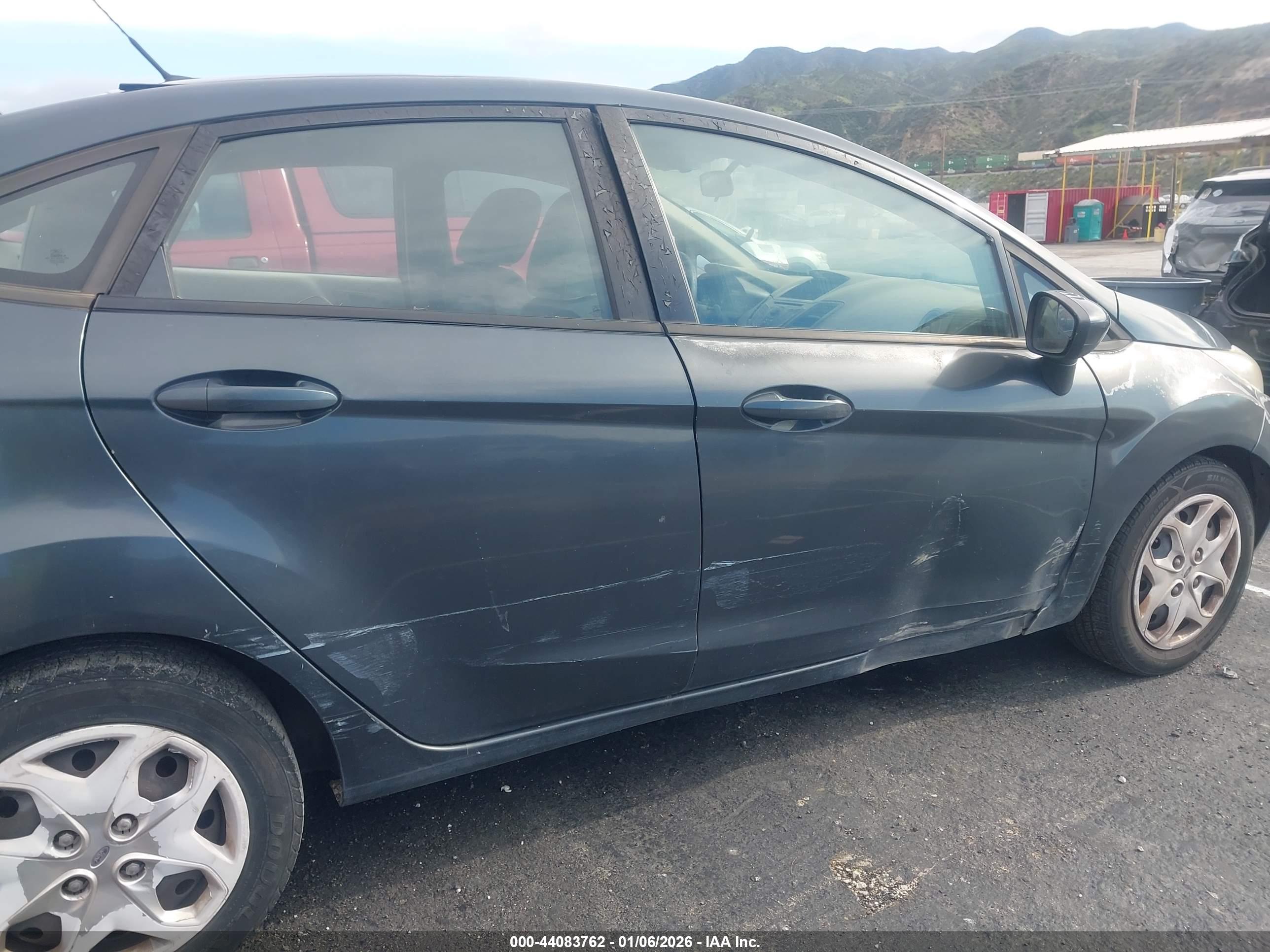 FORD FIESTA image 6