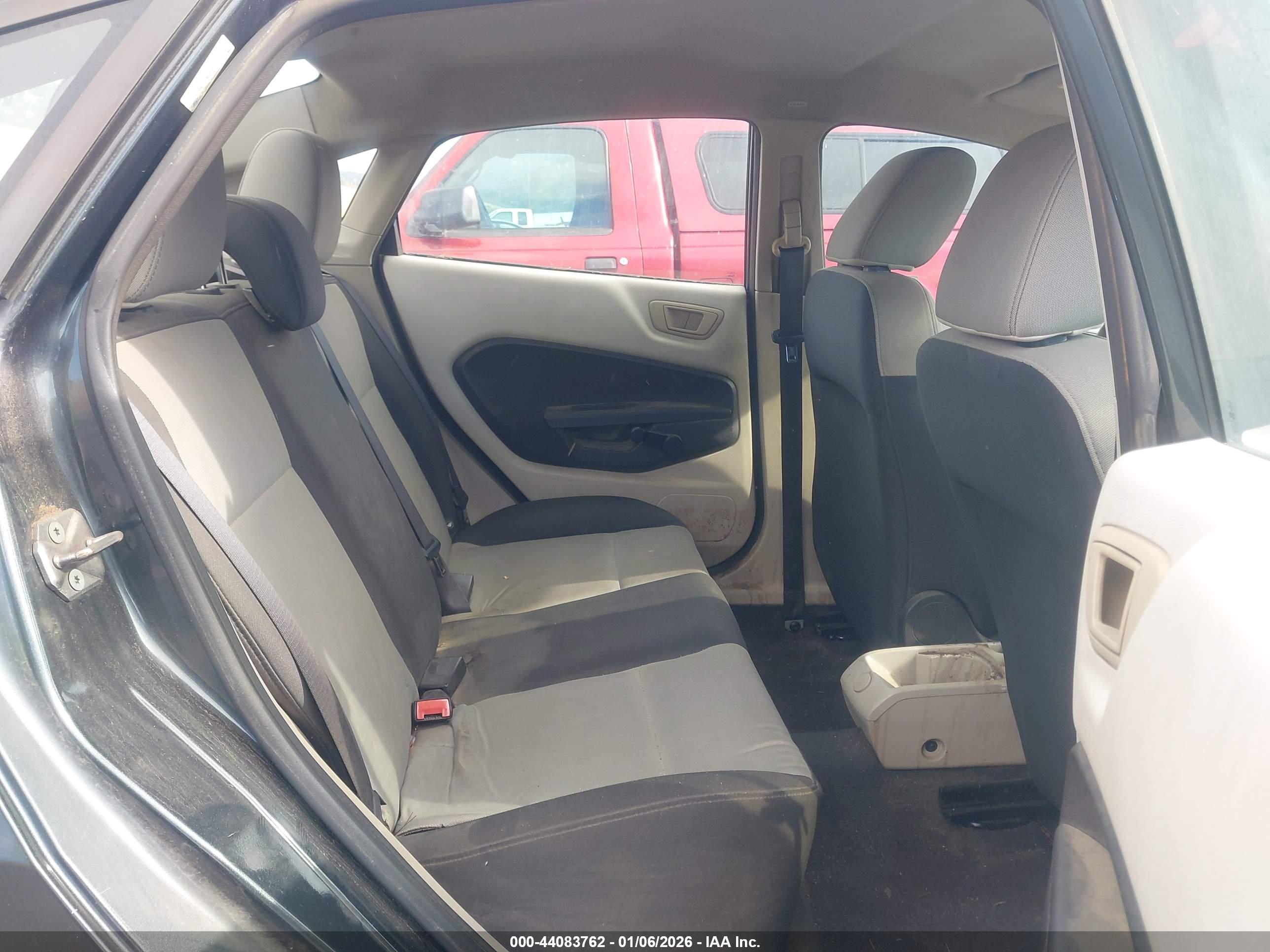 FORD FIESTA image 8