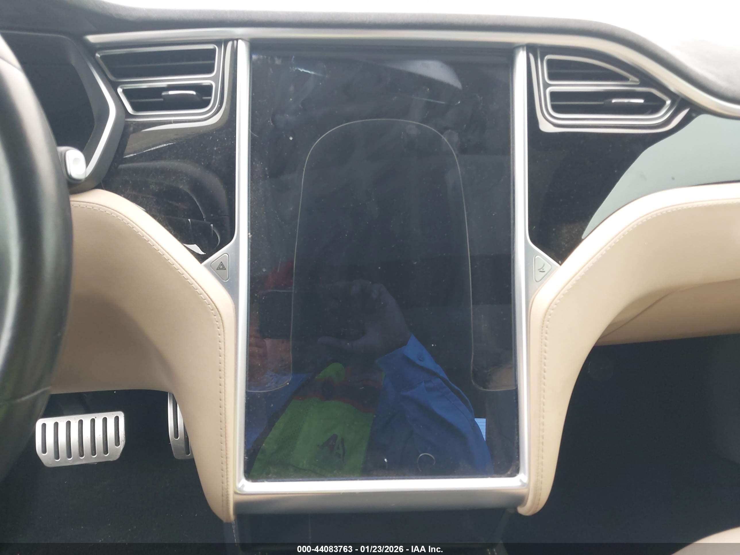 TESLA MODEL image 7