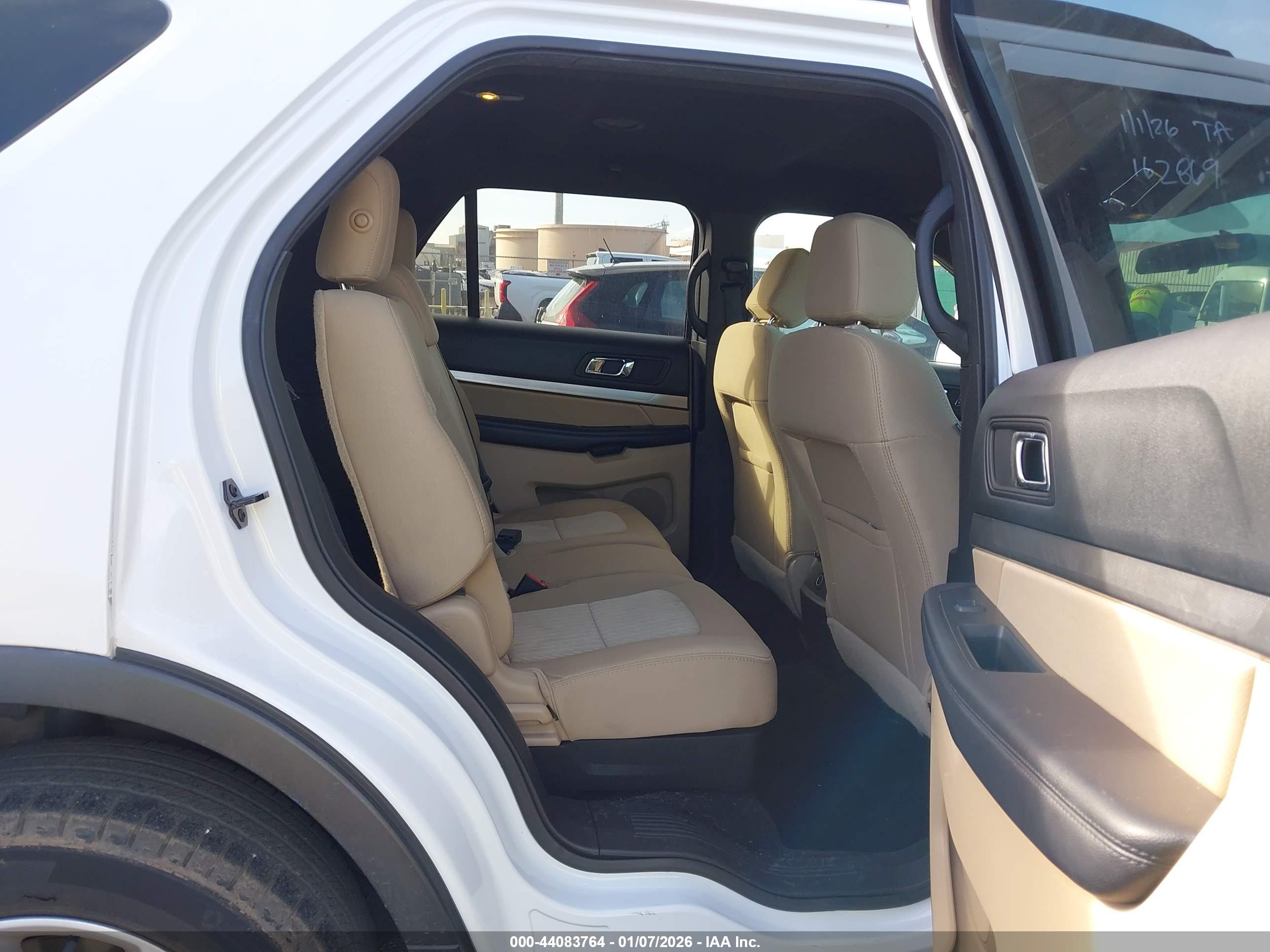 FORD EXPLORER image 8