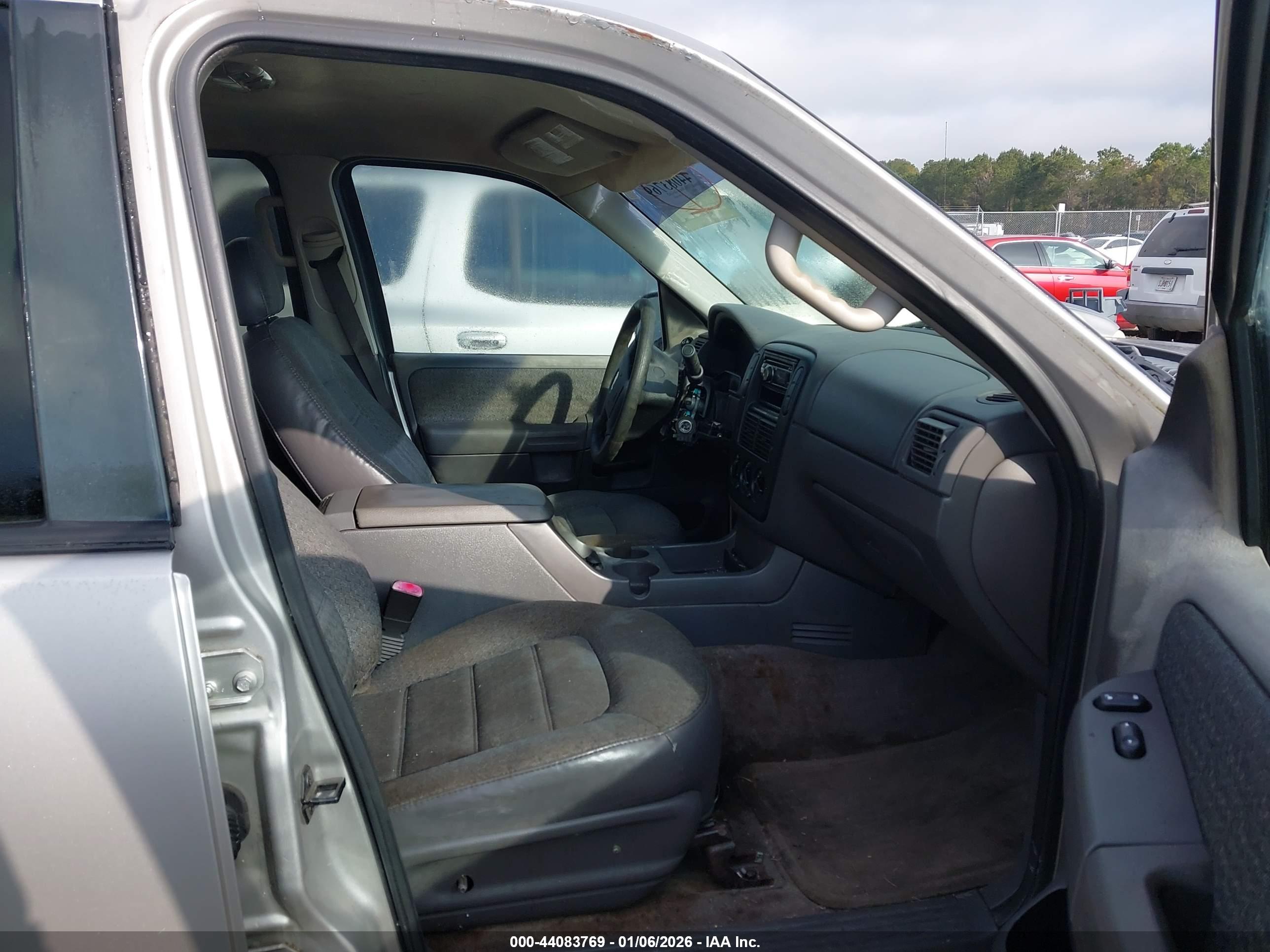 FORD EXPLORER image 5