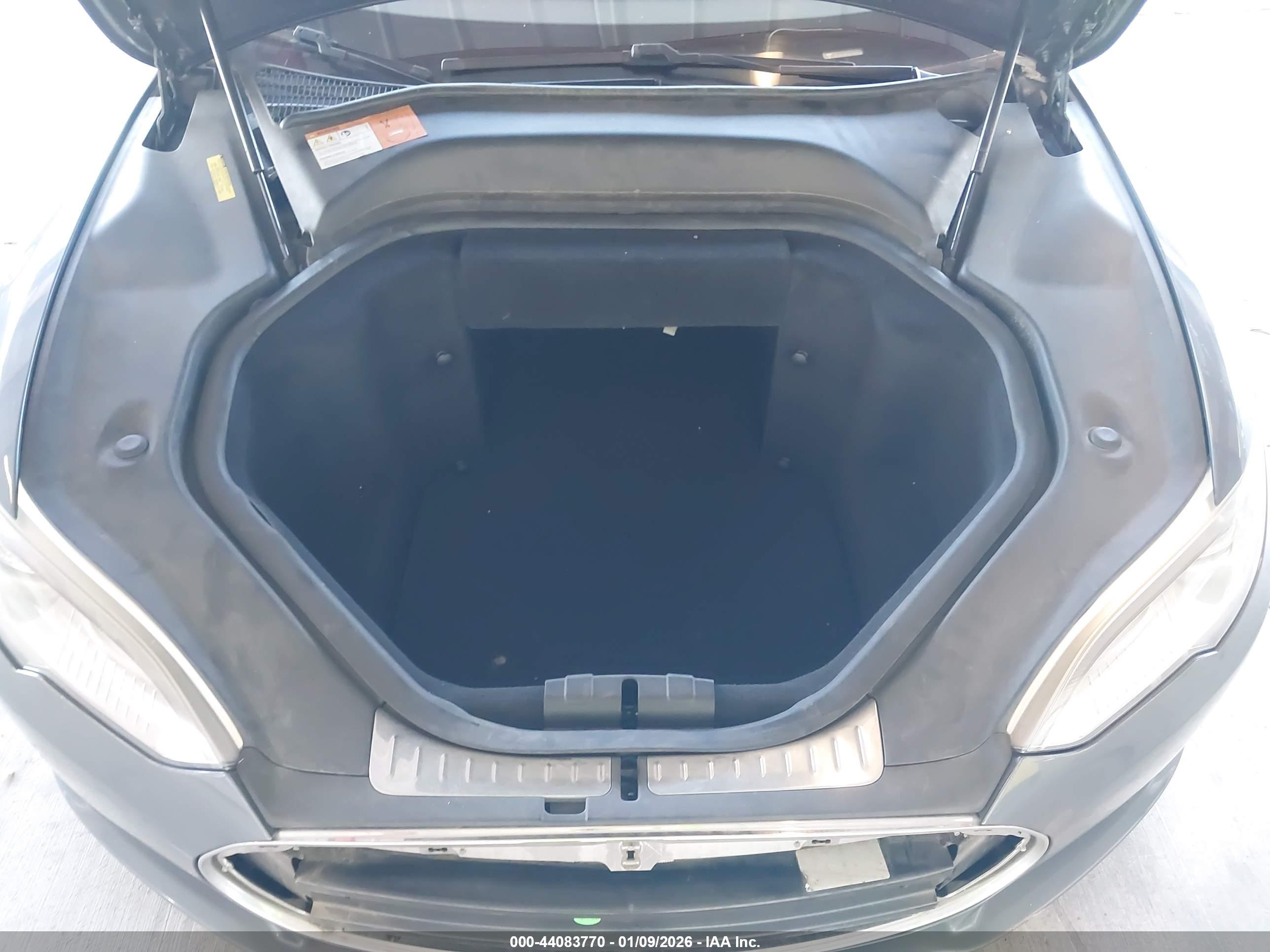 TESLA MODEL image 10