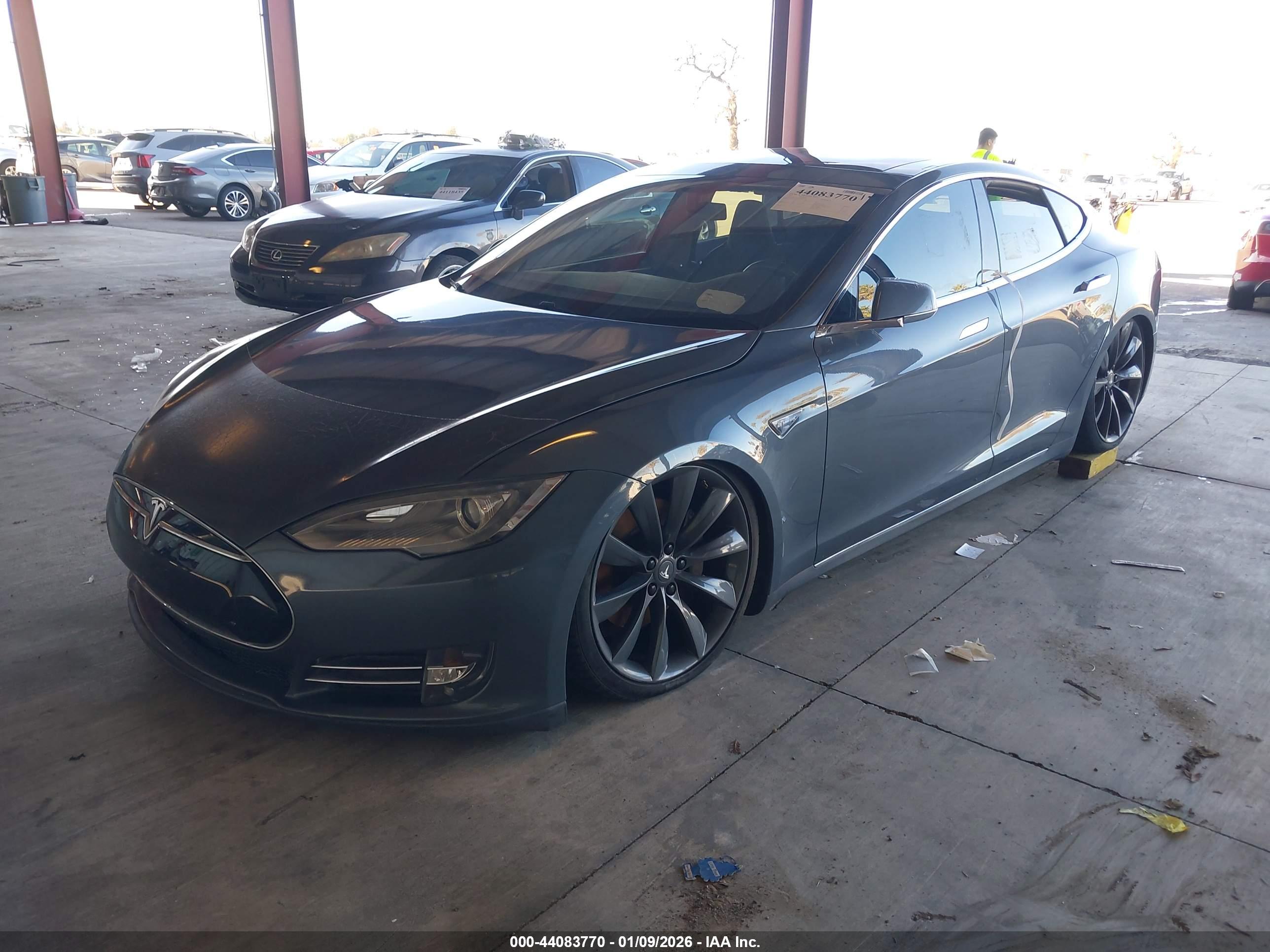 TESLA MODEL image 2