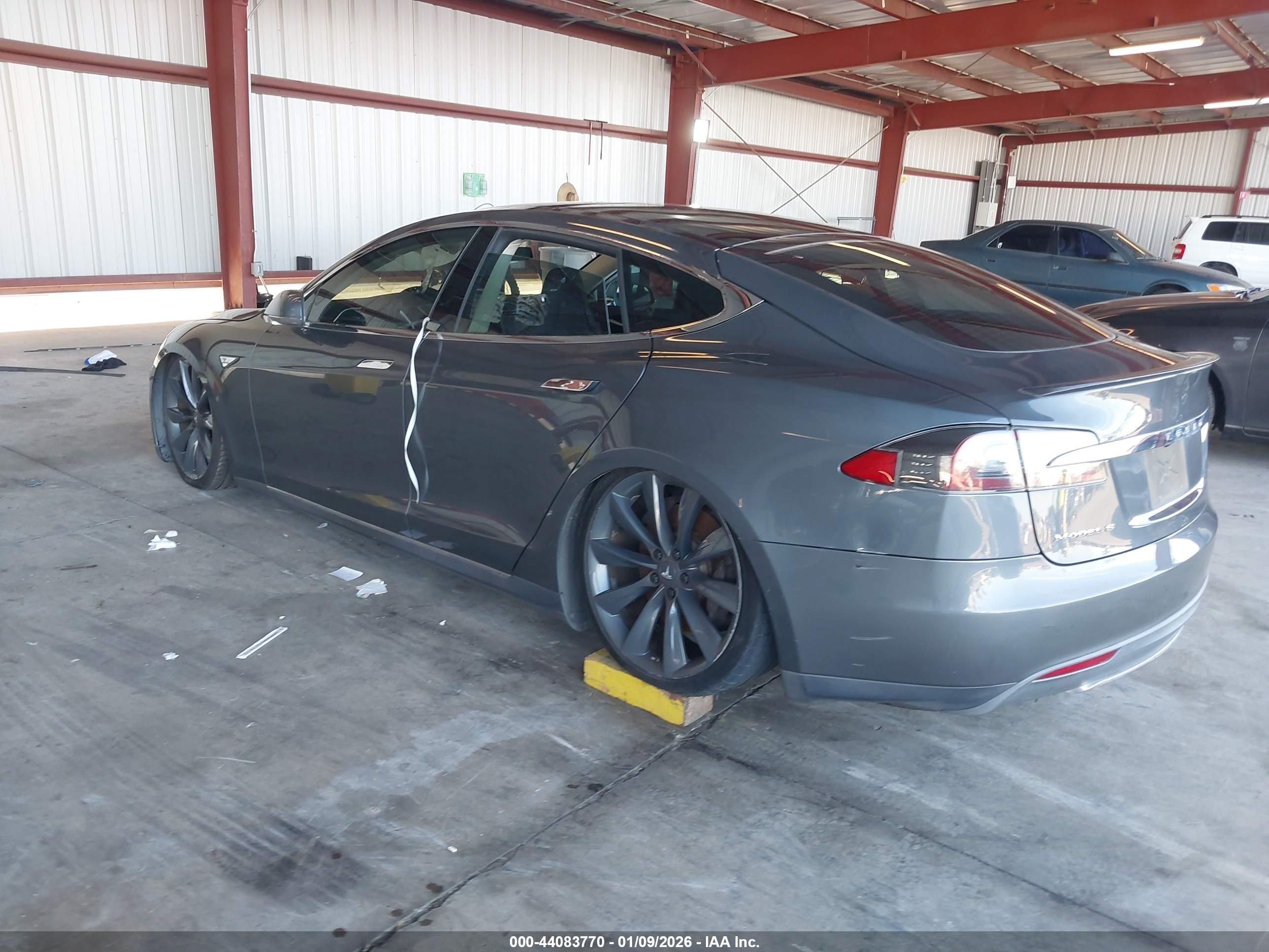 TESLA MODEL image 3