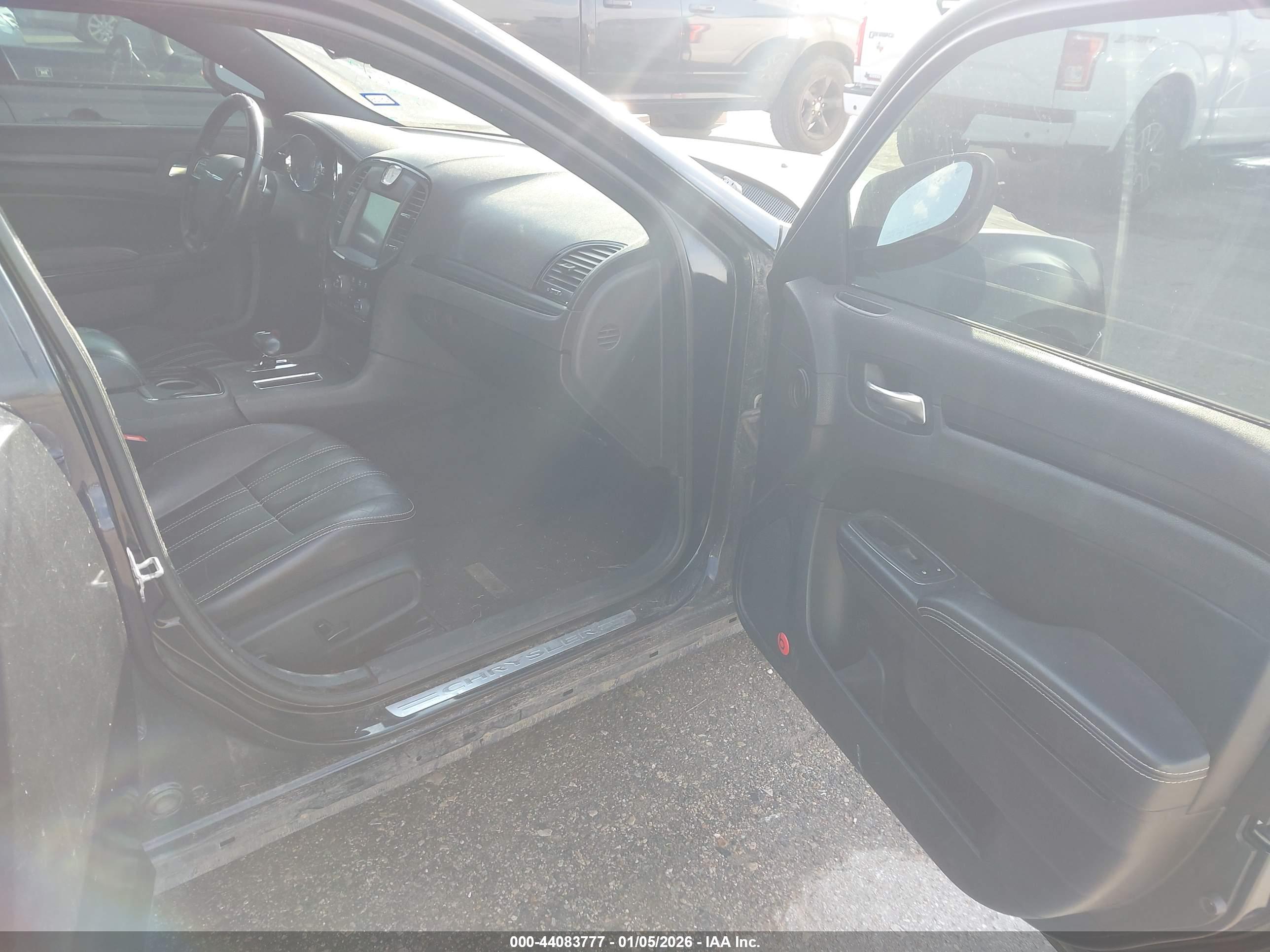 CHRYSLER 300 image 5