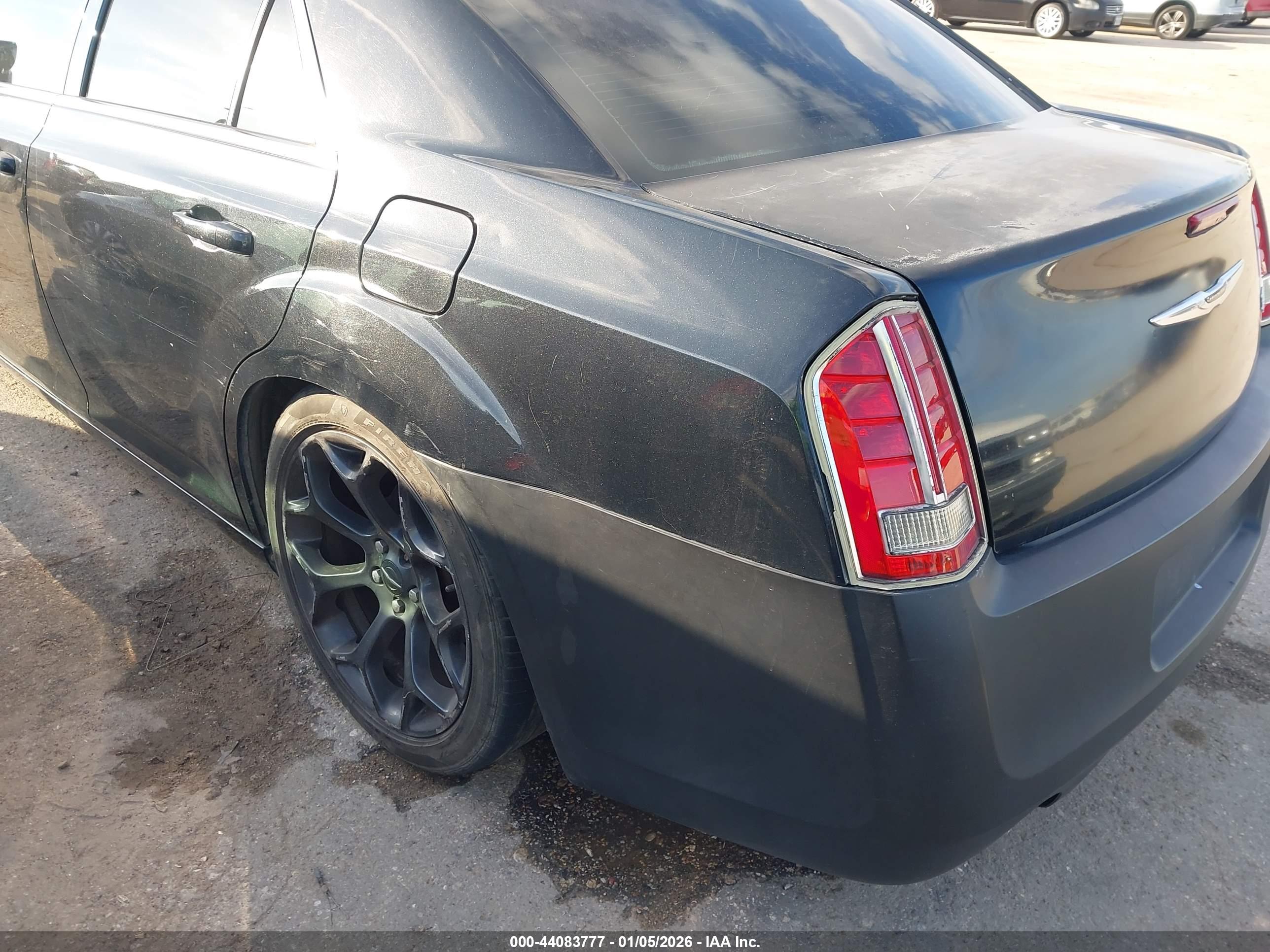CHRYSLER 300 image 6