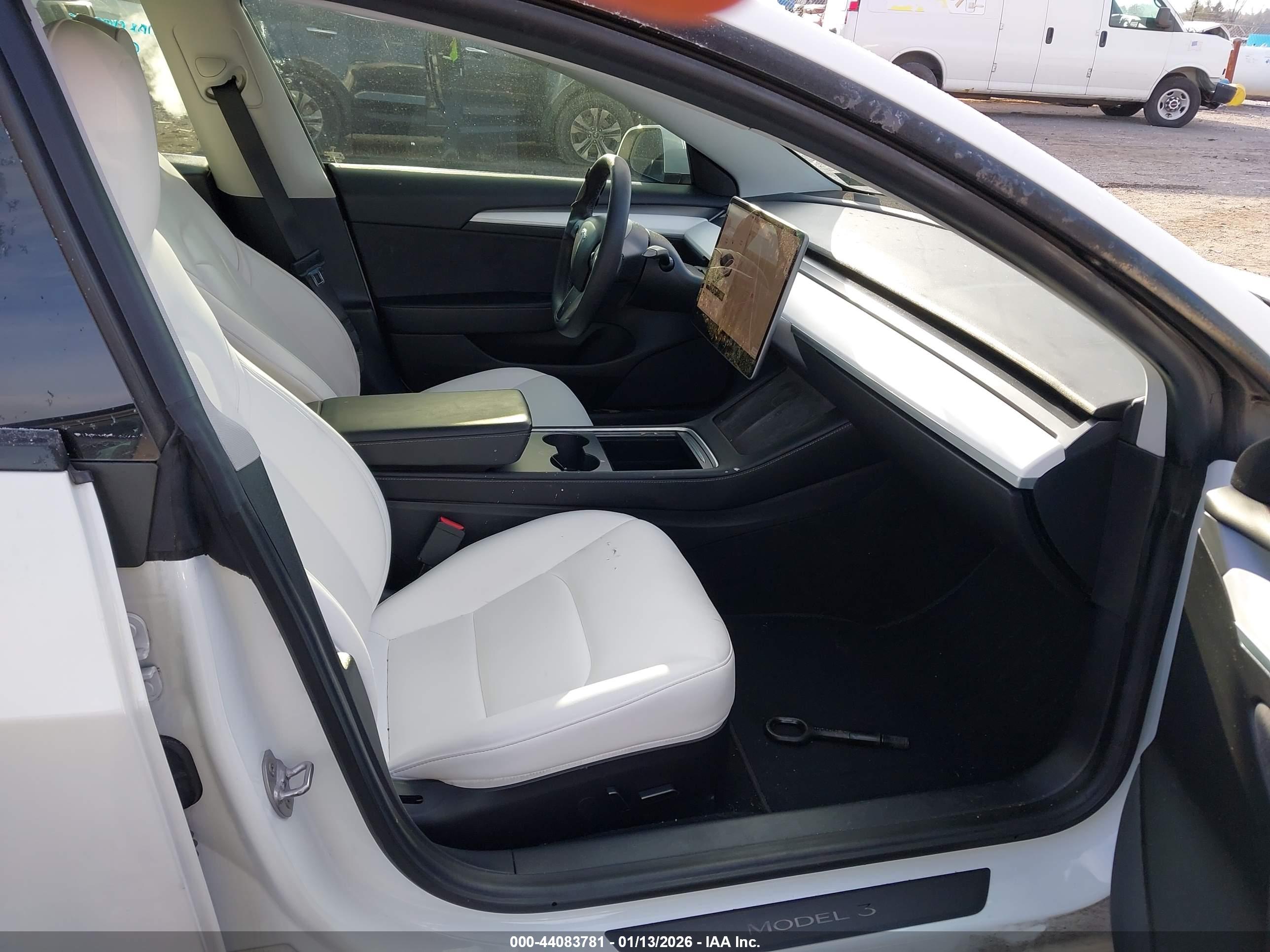 TESLA MODEL image 5