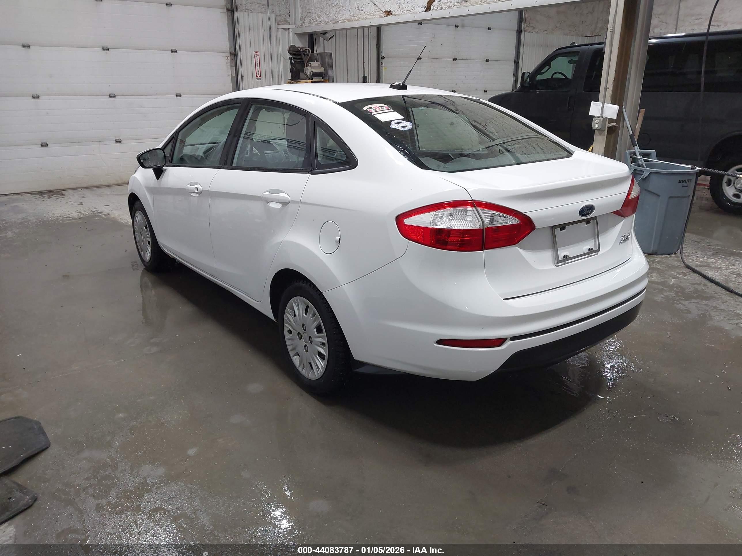 FORD FIESTA image 3