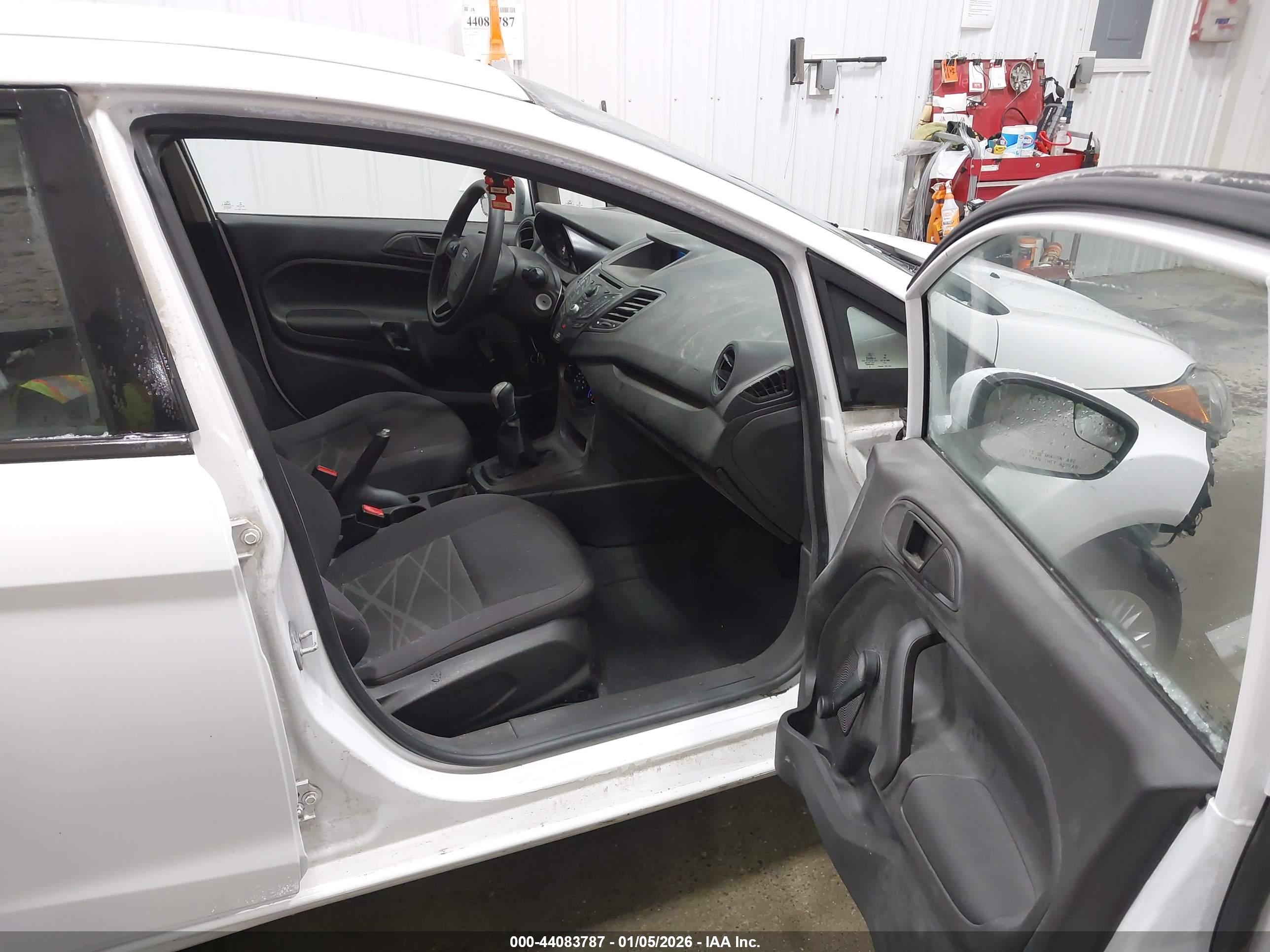 FORD FIESTA image 5