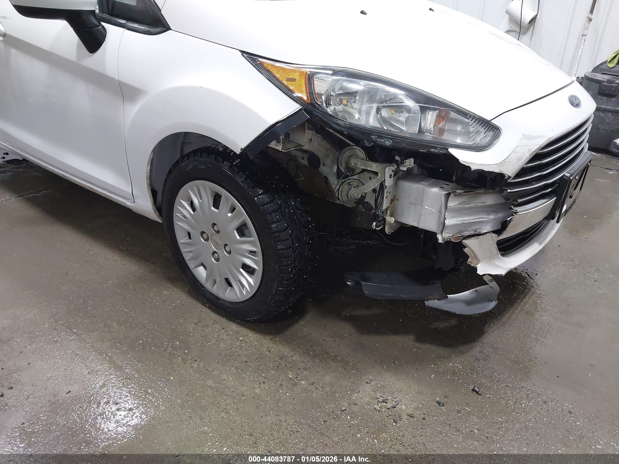 FORD FIESTA image 6