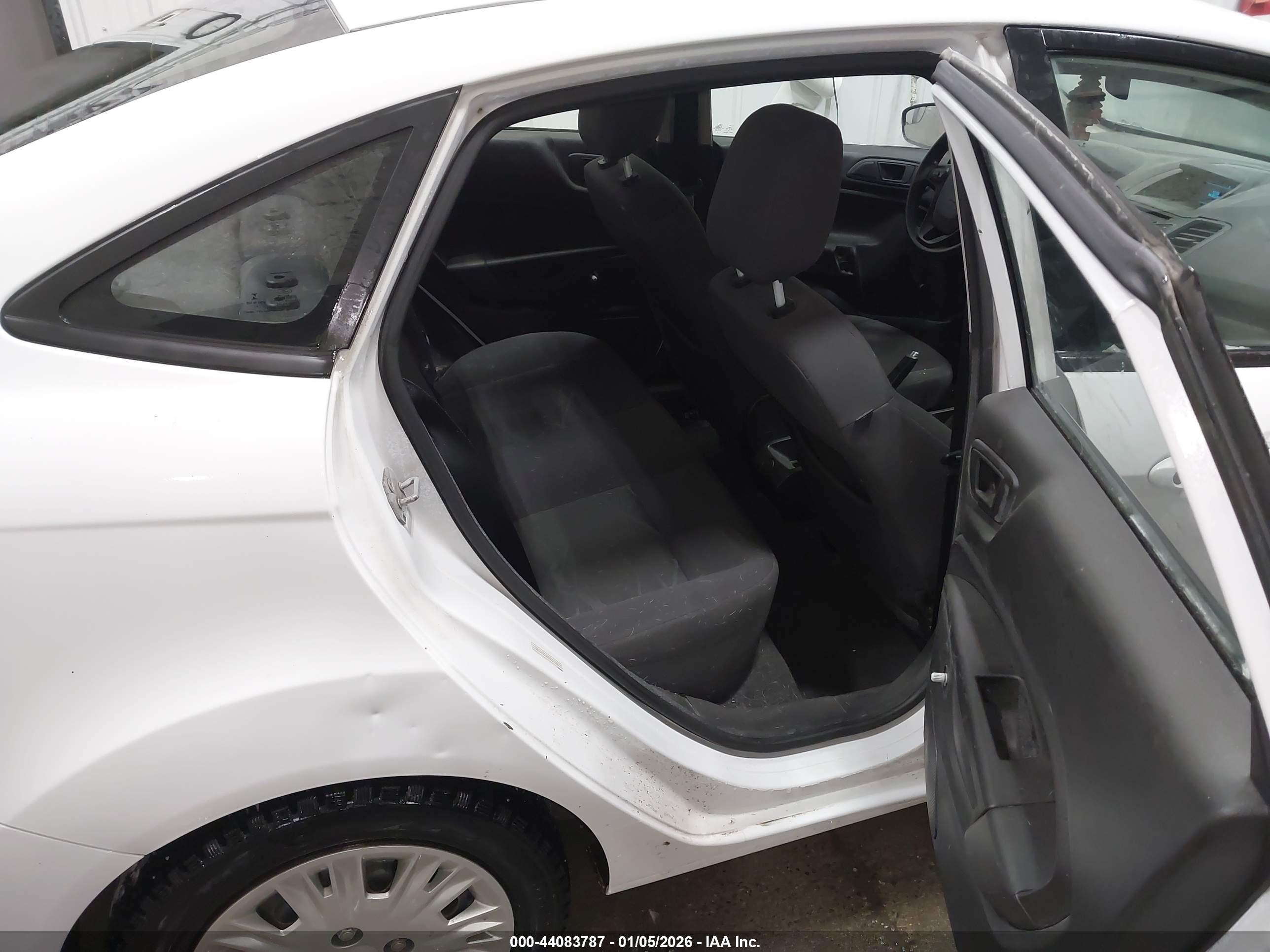 FORD FIESTA image 8