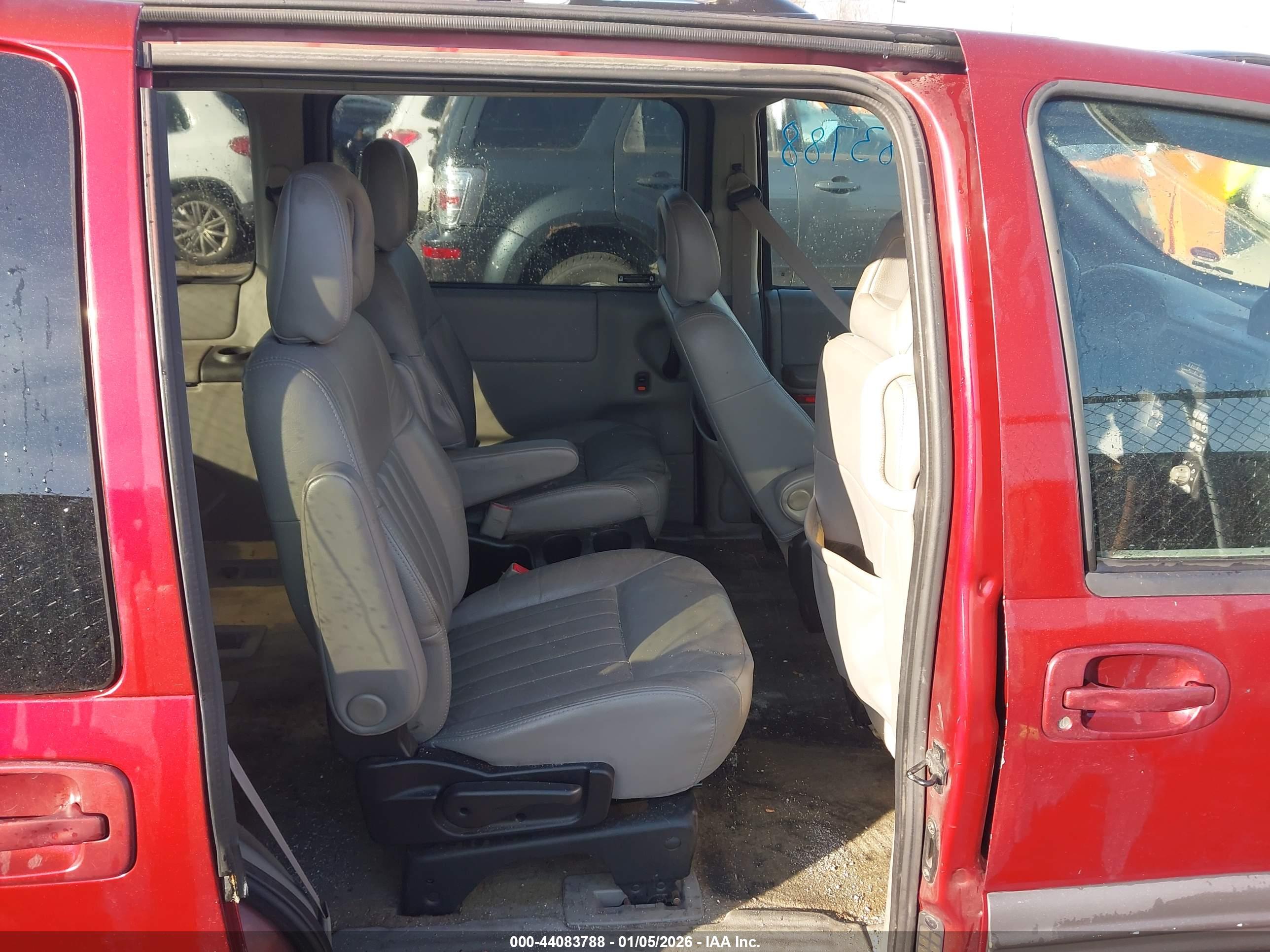 PONTIAC MONTANA image 8