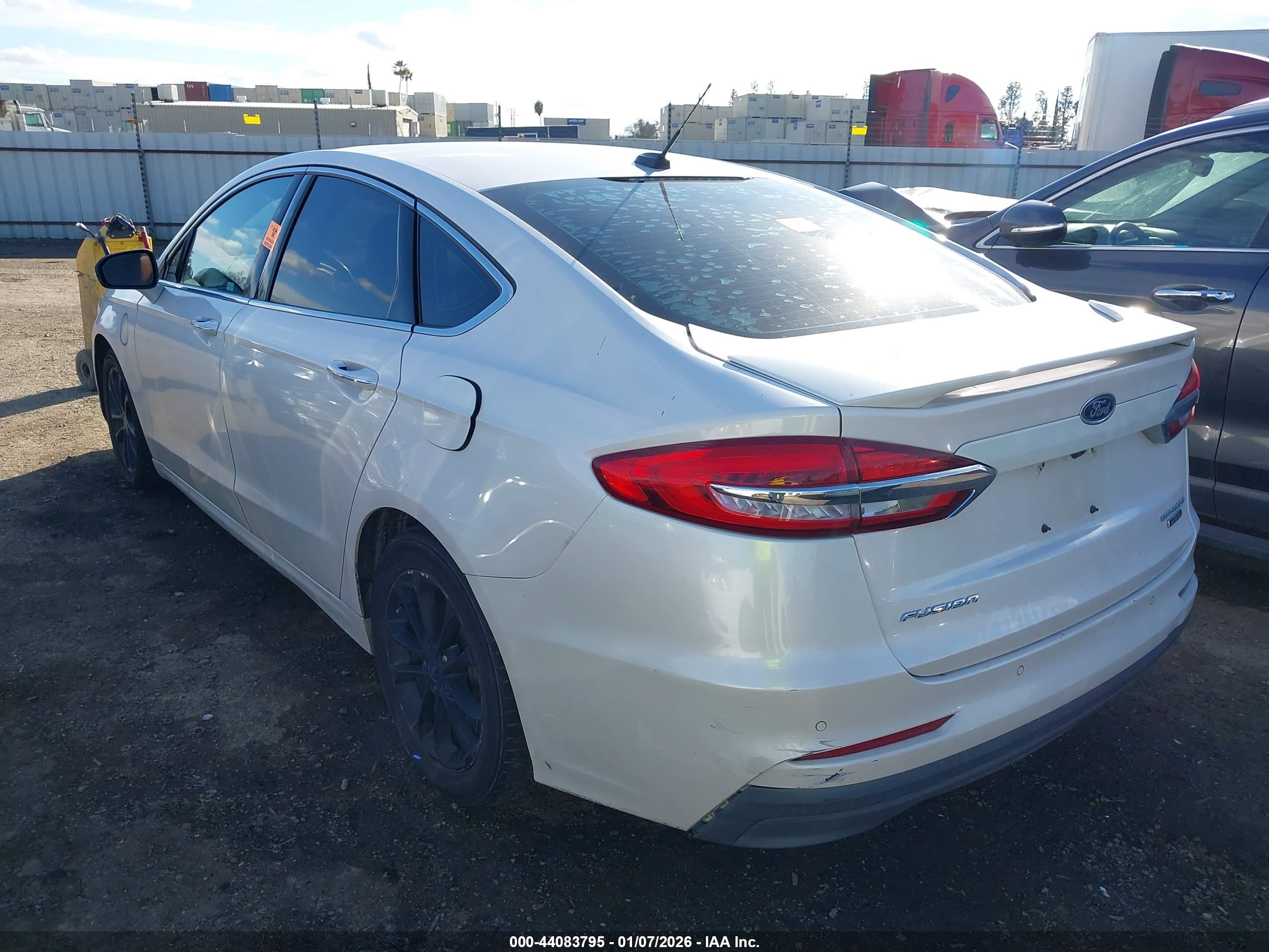 FORD FUSION image 3