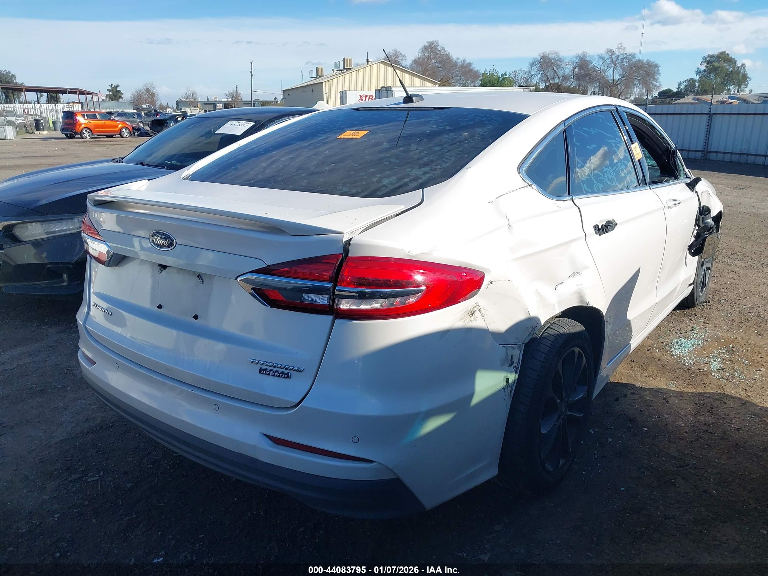 FORD FUSION image 4