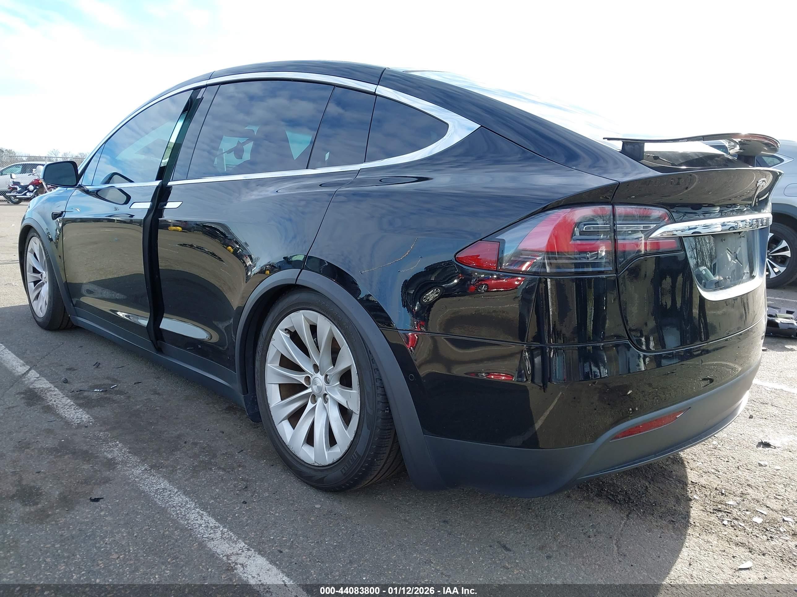 TESLA MODEL image 3