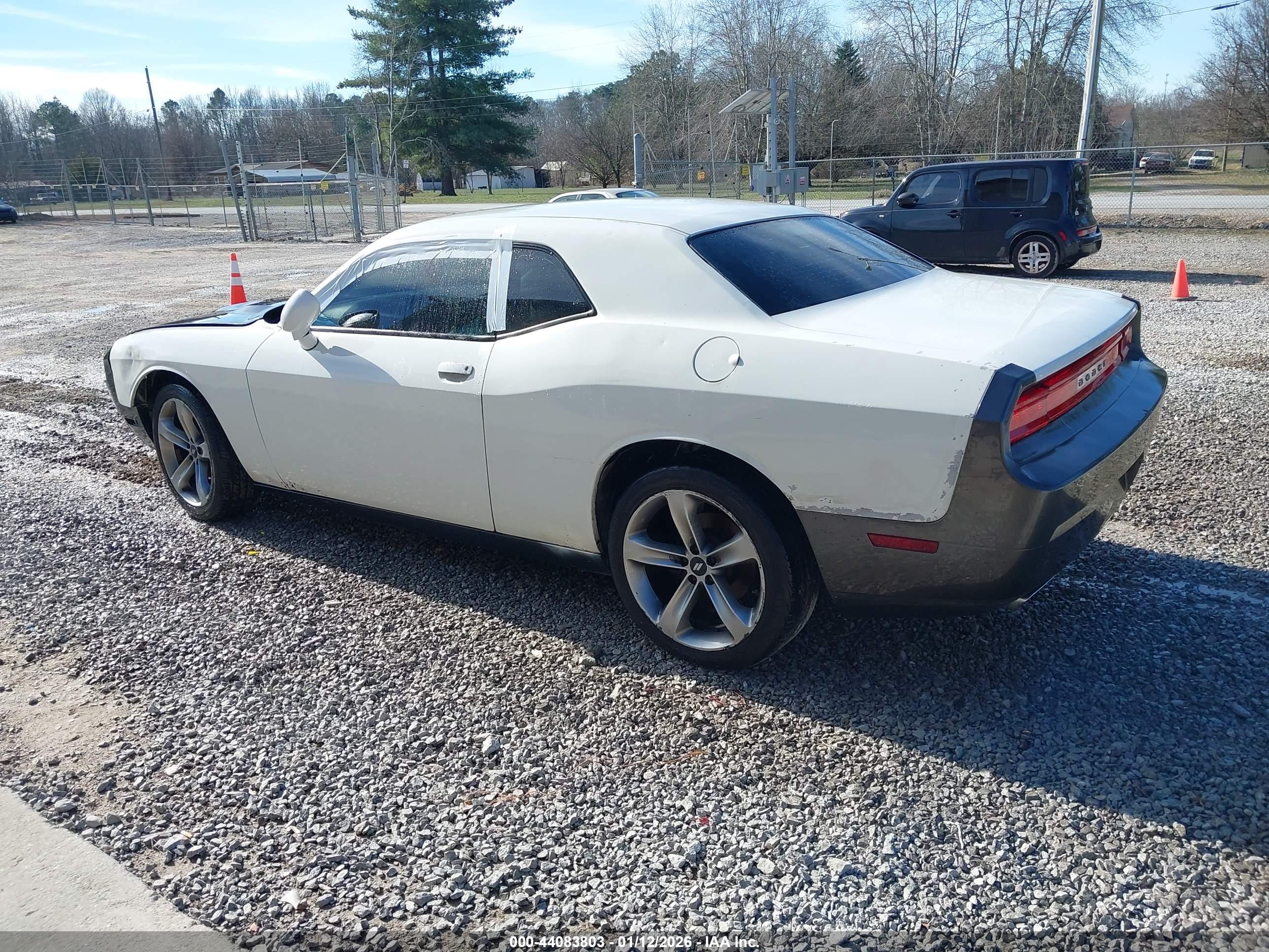 DODGE CHALLENGER image 3